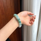 Vòng tay tròn bình an hạt mịn hoa bay, size 56, Ngọc phỉ thúy tự nhiên loại A Myanmar (yc450848)