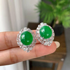 18K金钻镶糯冰种满绿蛋面耳钉（yc248204）