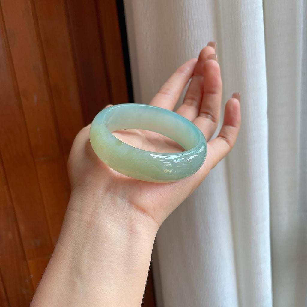 糯冰晴底宽版翡翠平安镯（55.7mm）（yc373870）