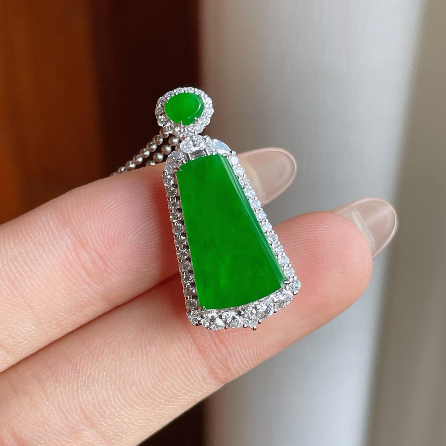 18k真金真钻镶糯冰满绿翡翠无事牌（yc246176）