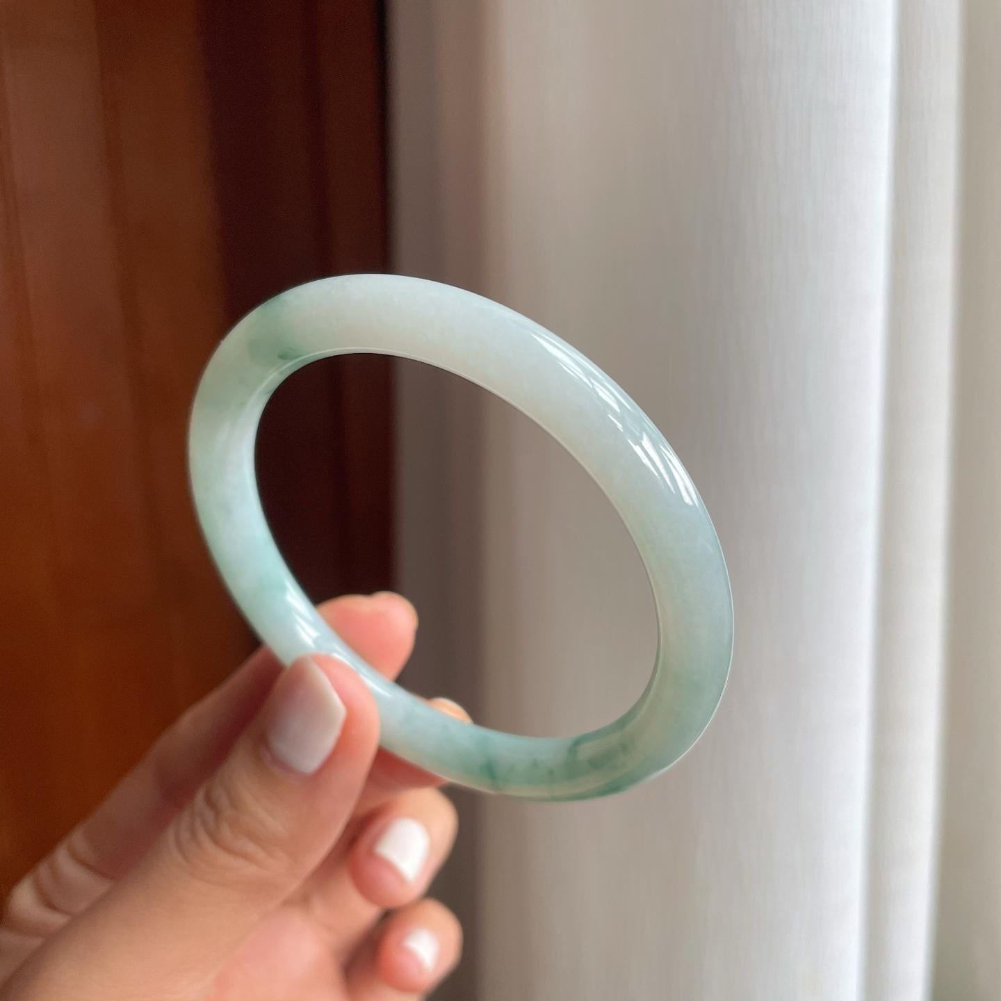 糯冰飘花圆条翡翠手镯（55.6mm）（yc249149）