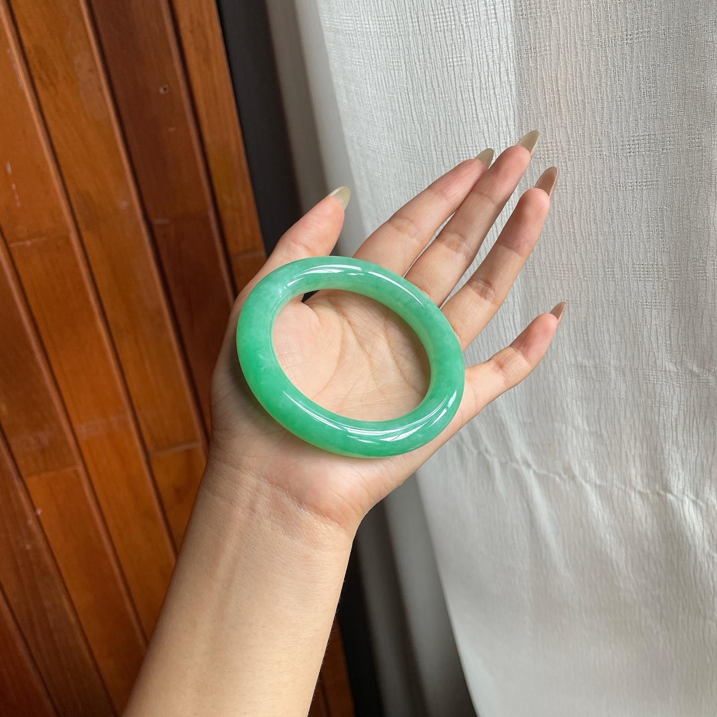 糯冰种满绿翡翠圆条手镯（54.6mm）（yc221900）