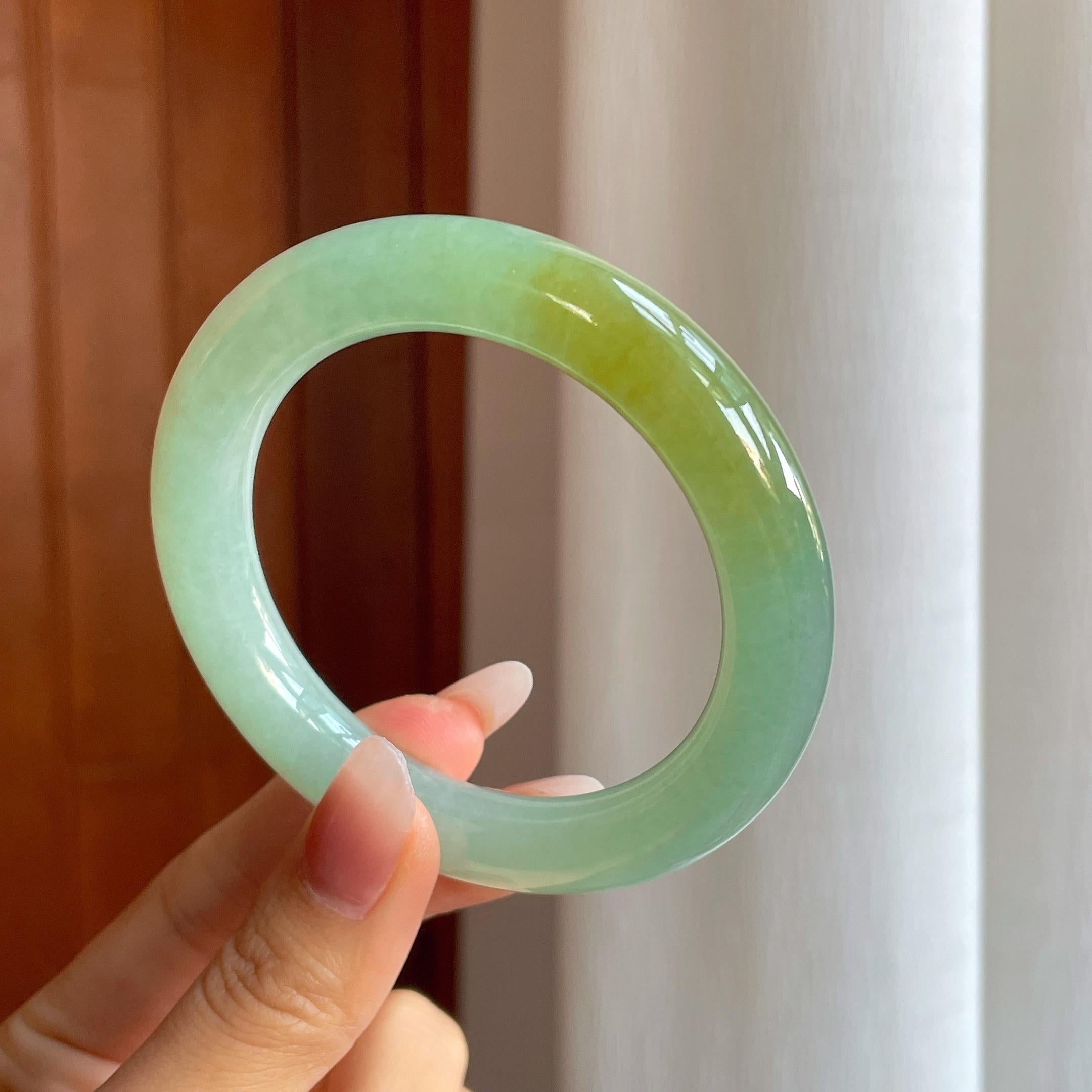 冰种晴底飘黄翡翠圆条手镯（57mm）（yc310284）