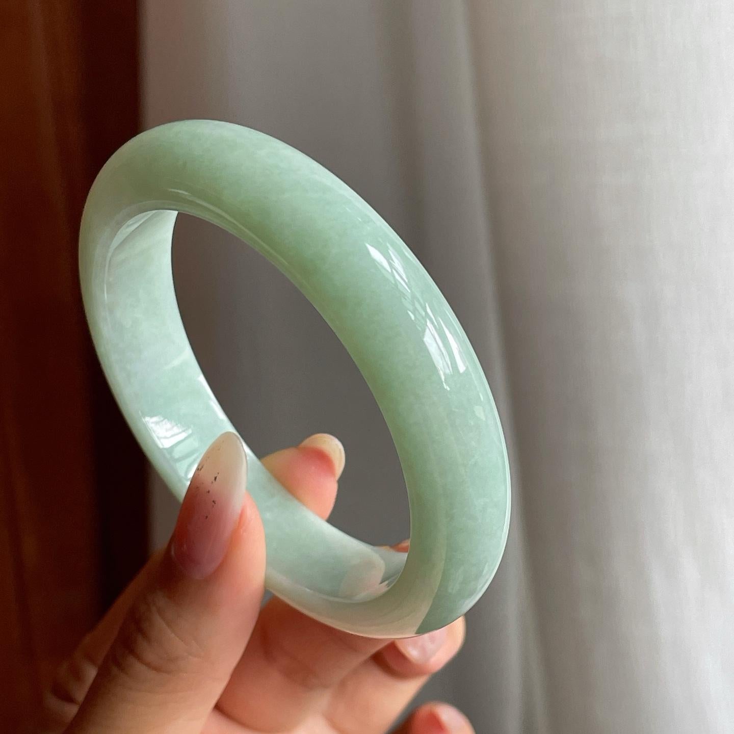 糯冰种晴底翡翠平安镯（56.5mm）（yc217413）