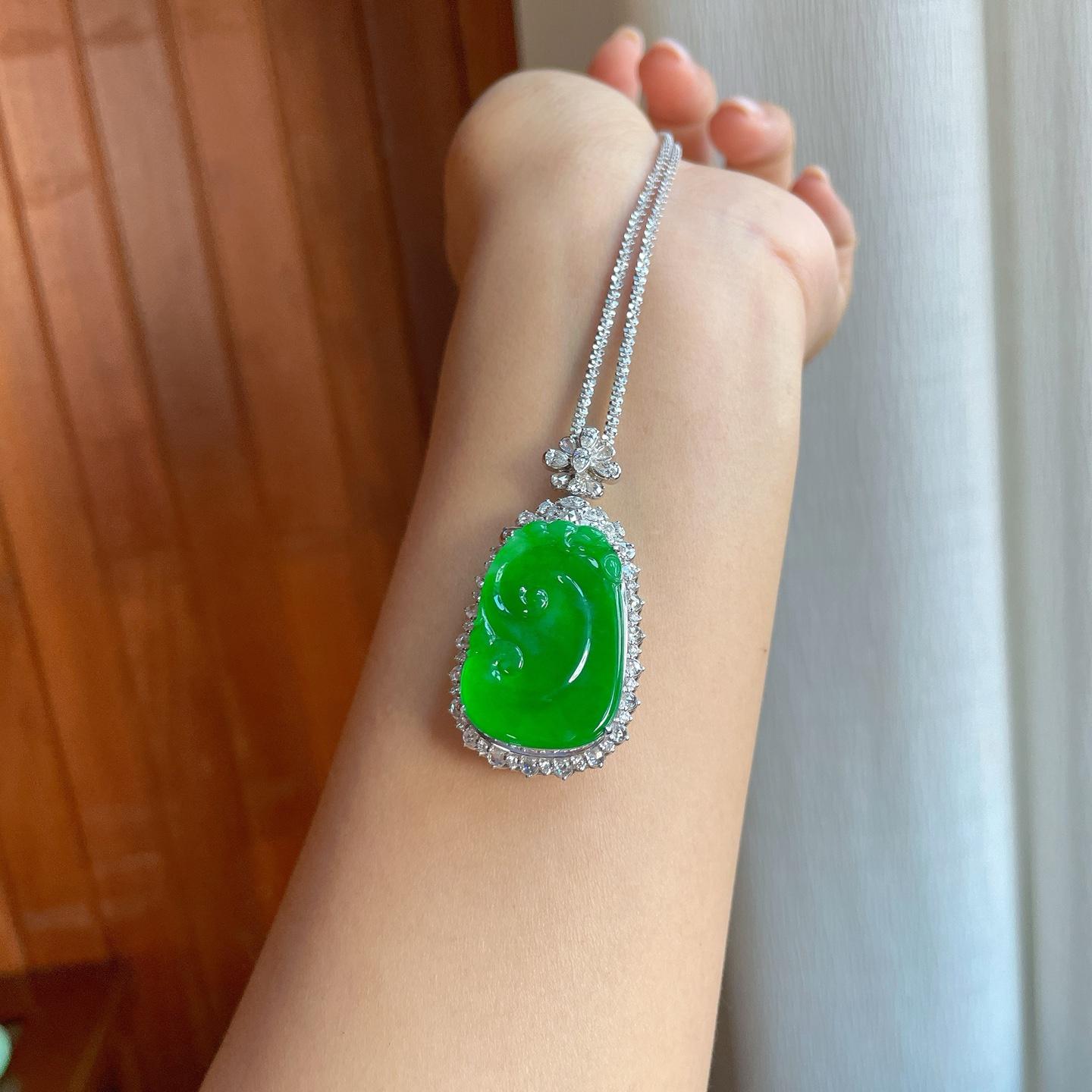 18k金镶冰种阳绿翡翠如意（yc381730）