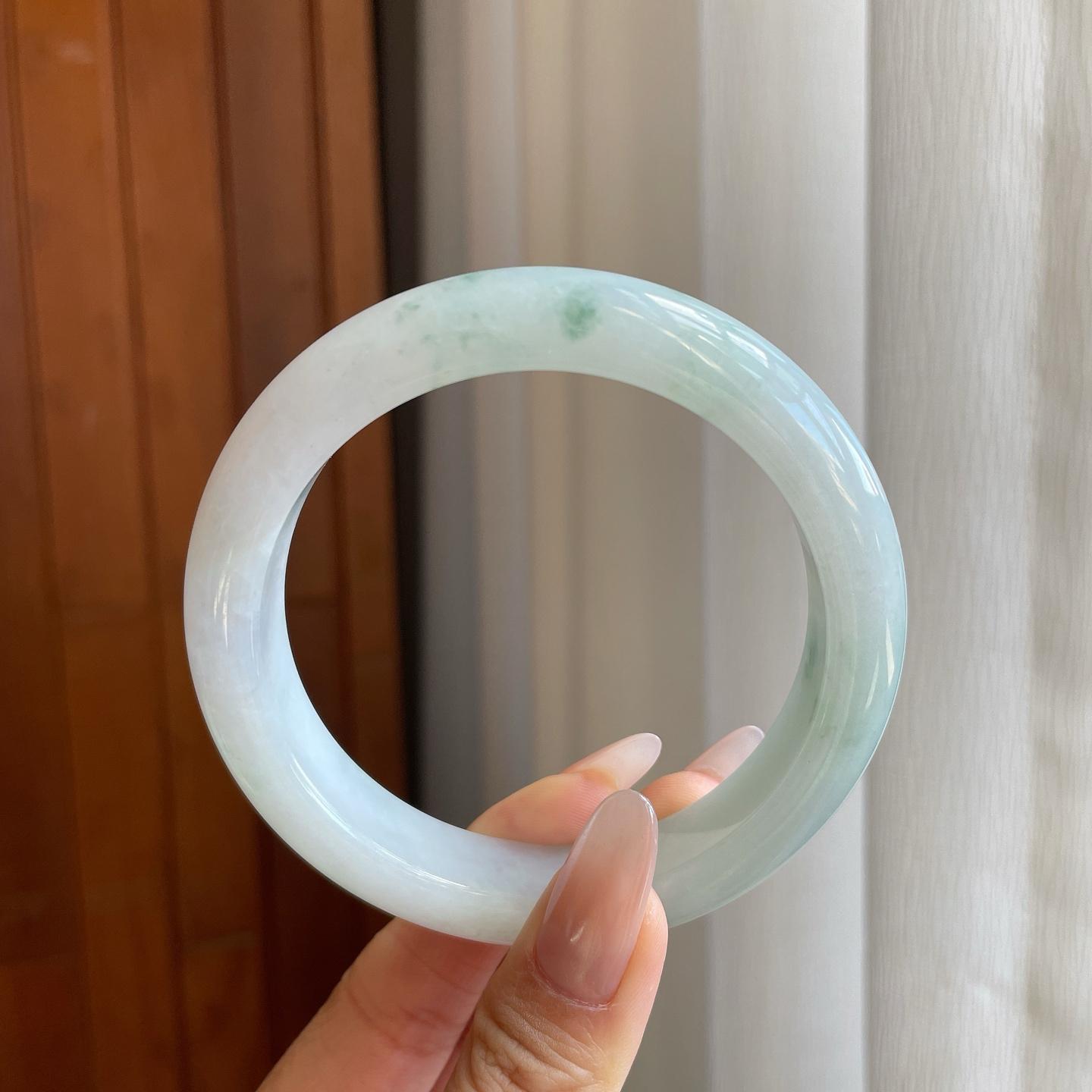 糯冰牛奶底飘花翡翠平安镯（62.8mm）（yc269677）