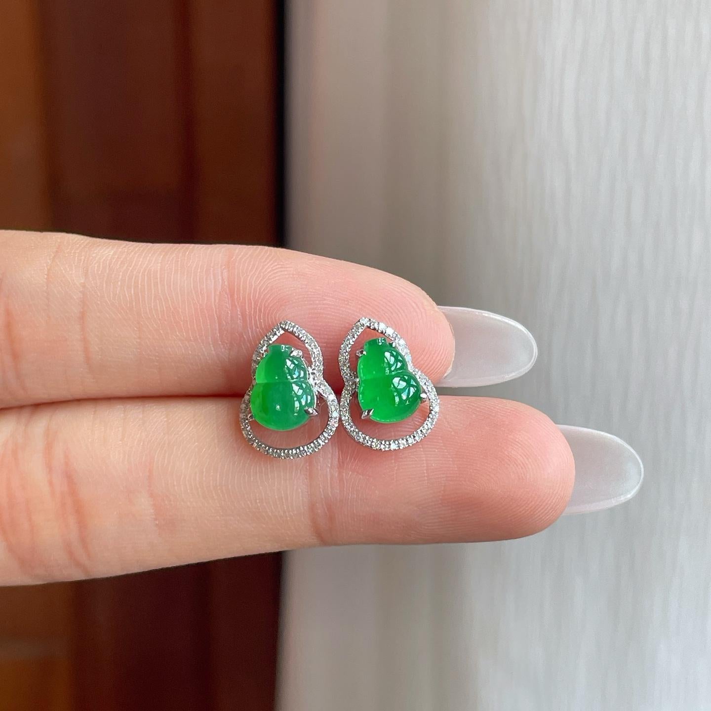 18k金钻镶冰种满绿葫芦翡翠耳钉（yc258409）