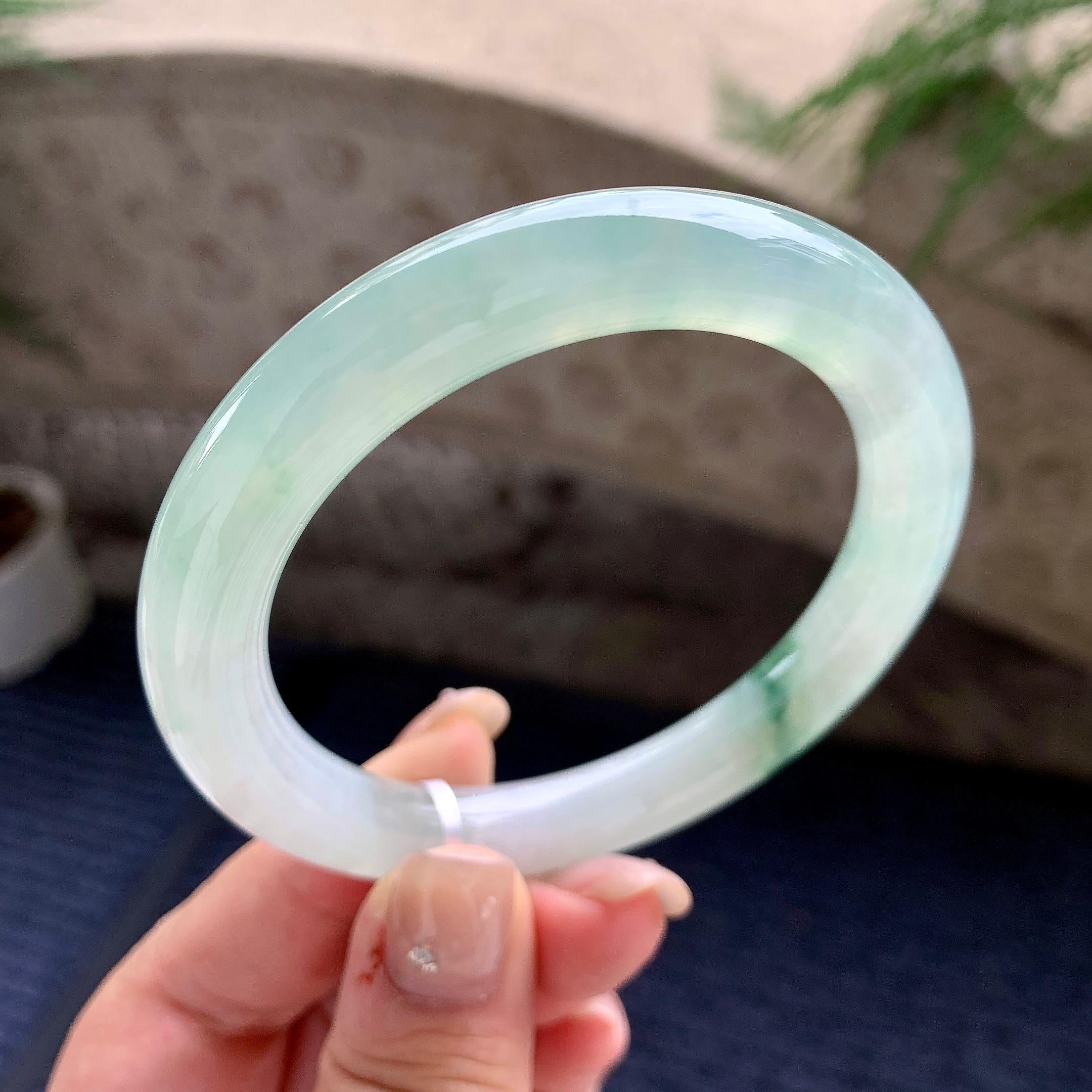 细糯种飘绿花圆条手镯 57圈口 天然缅甸A货翡翠（yc461788）