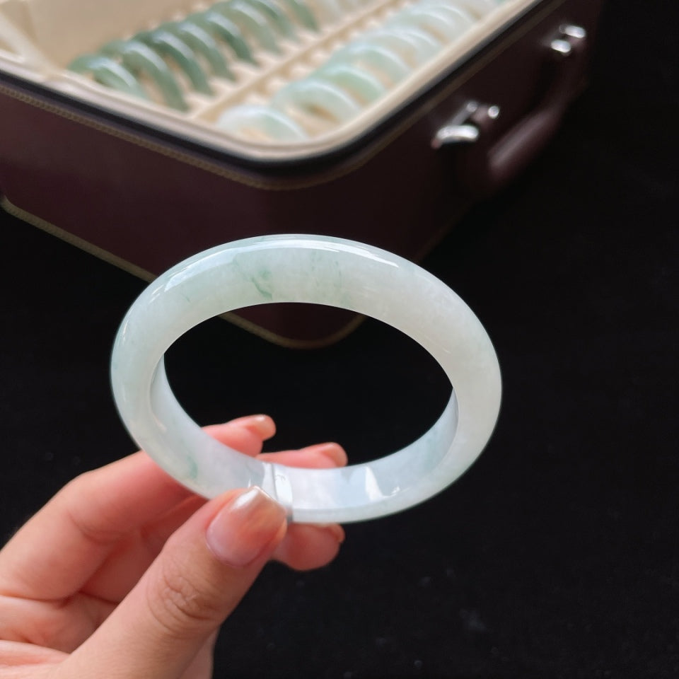 糯种白底飘花正圈翡翠手镯（57.7mm）（yc018716）