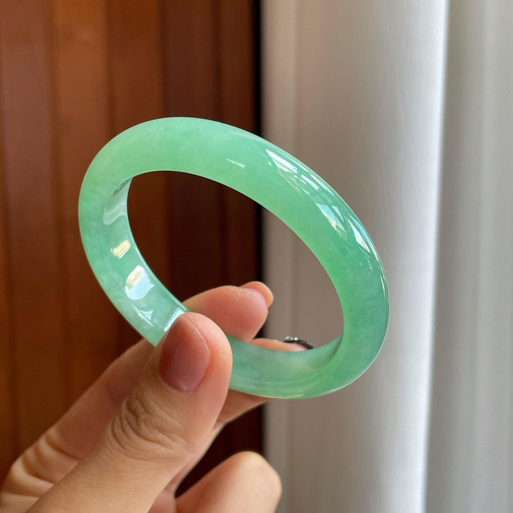 冰种果绿底翡翠贵妃镯（53mm）（yc276469）