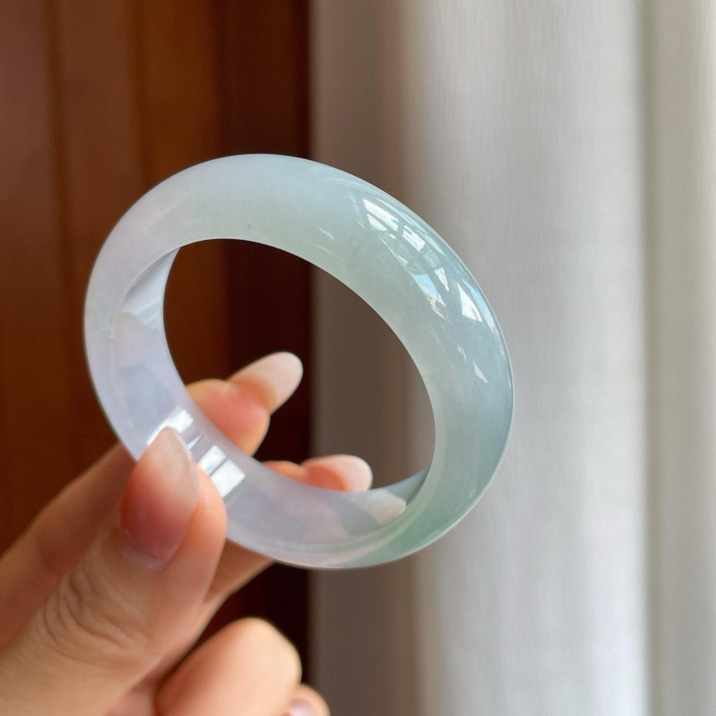 冰种淡春彩翡翠贵妃镯（53.5mm）（yc311334）