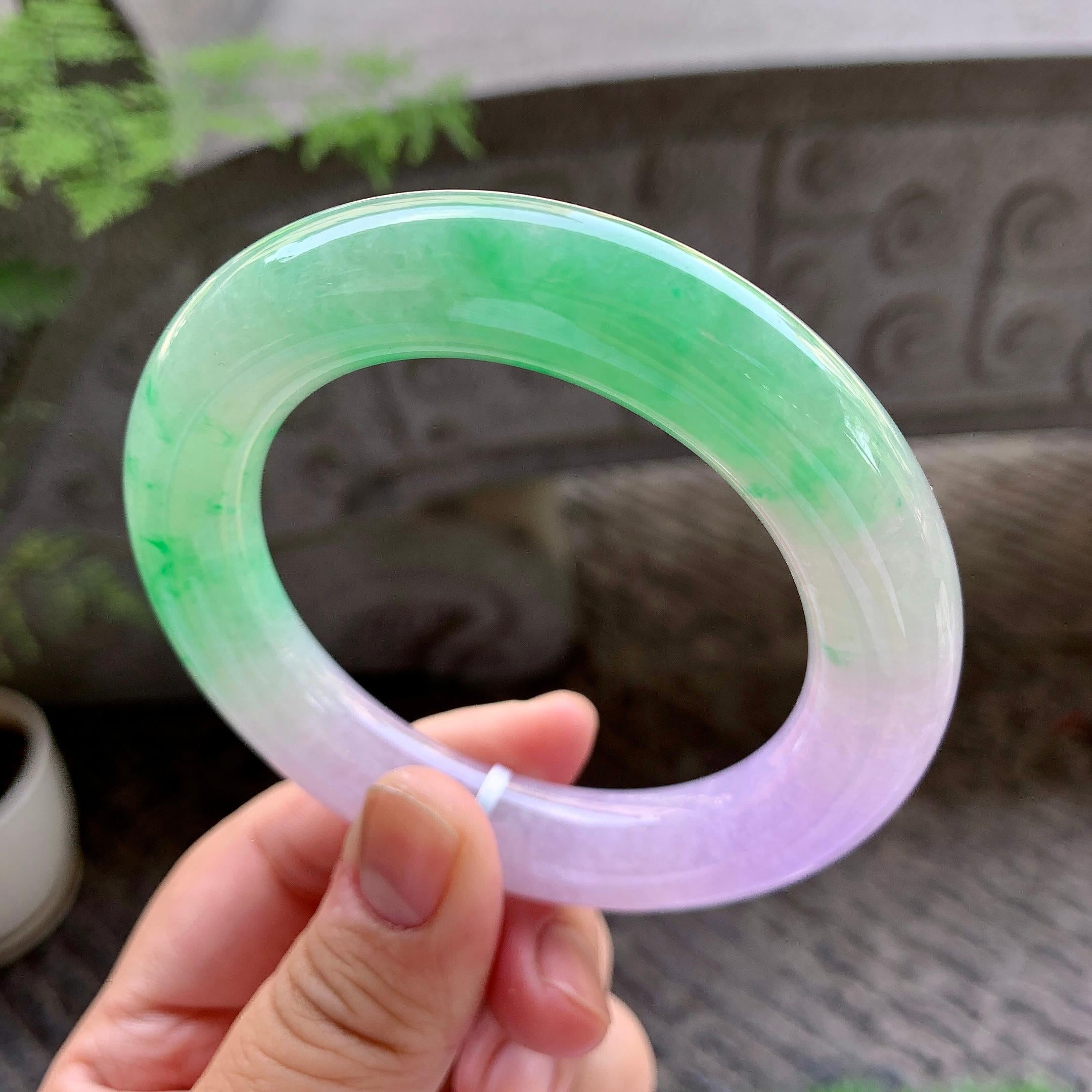 糯冰种春彩圆条手镯（56.6mm）