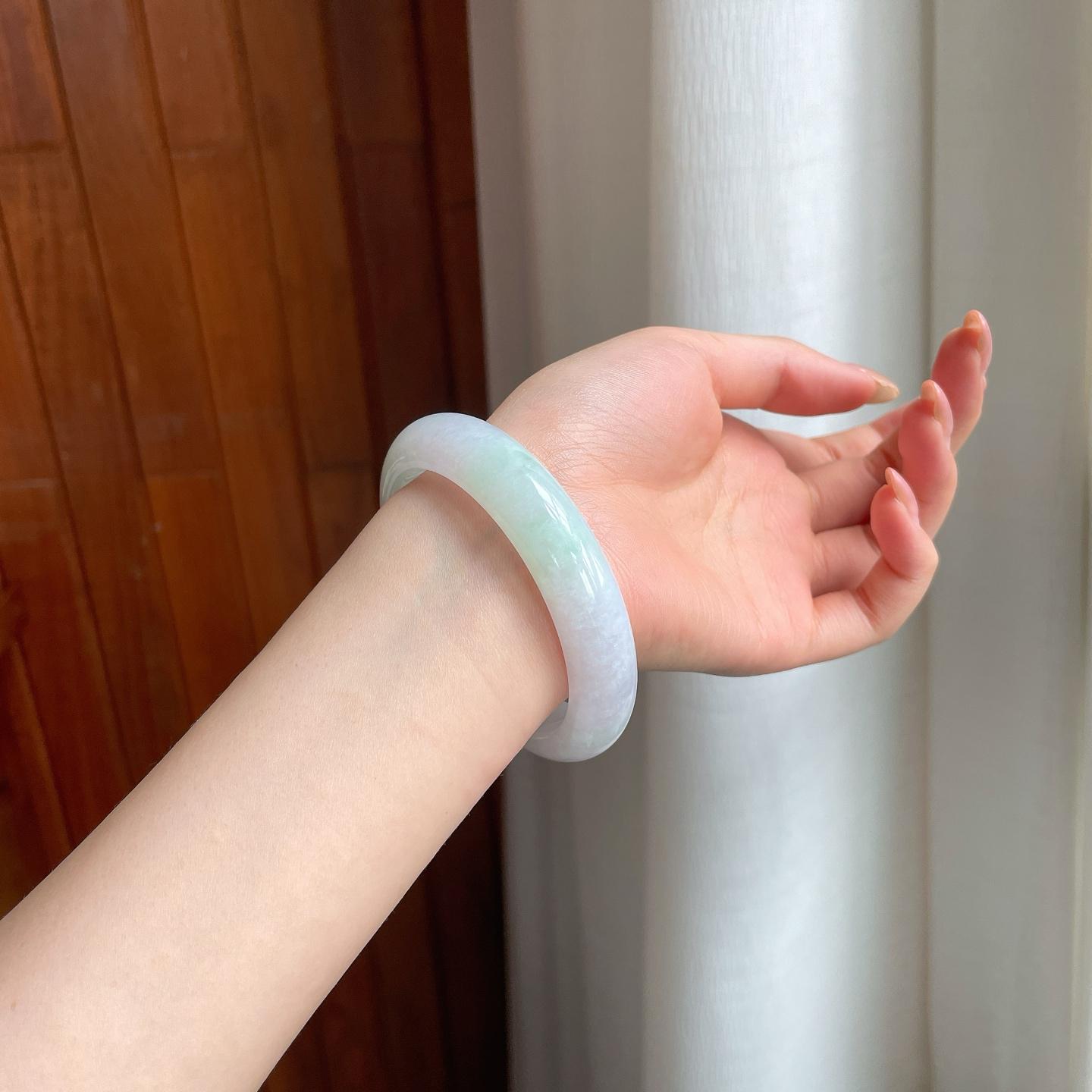 糯冰带色翡翠平安镯（56.7mm)（yc365767）