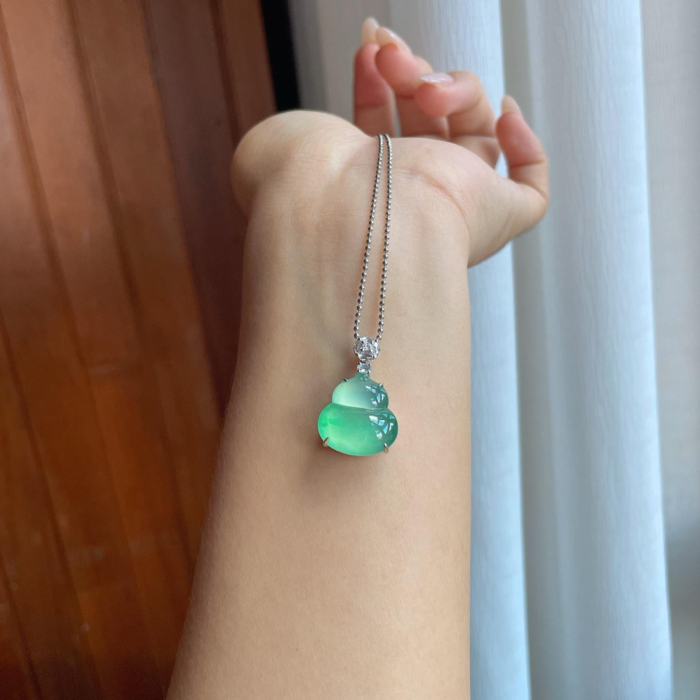 18k金镶冰种带色翡翠葫芦（yc241806）