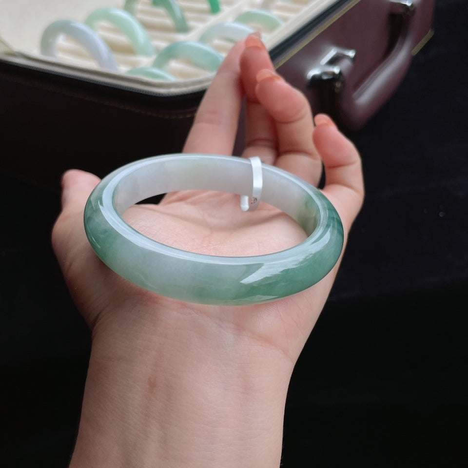 糯冰飘花翡翠手镯（58mm）（yc016517）