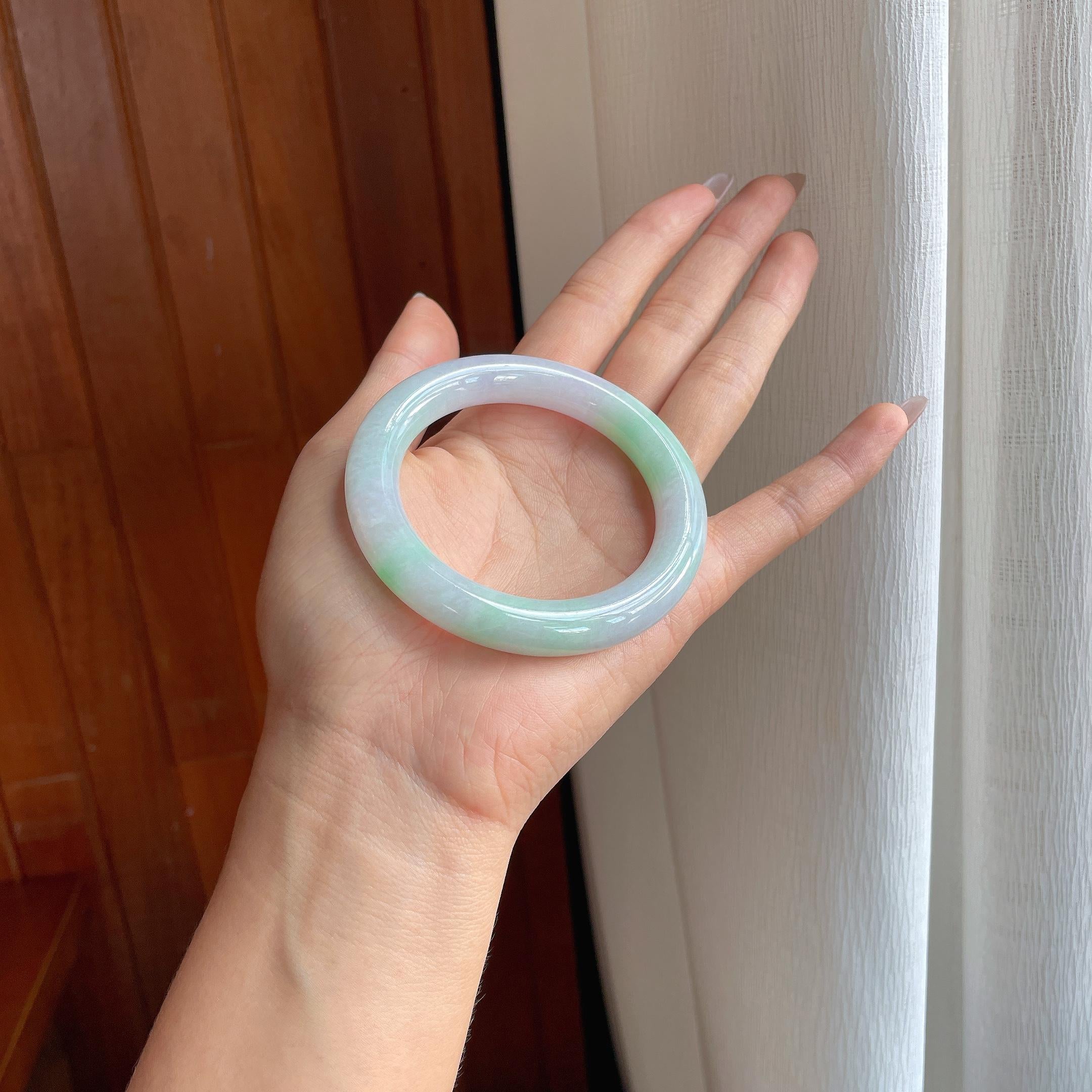 糯冰飘绿花翡翠圆条手镯（54.2mm）（yc295067）