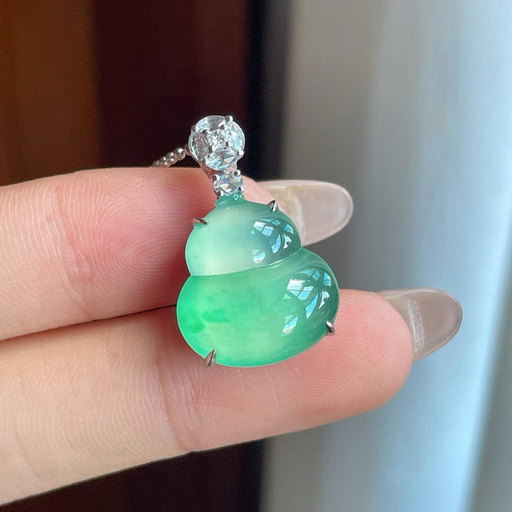 18k金镶冰种带色翡翠葫芦（yc241806）