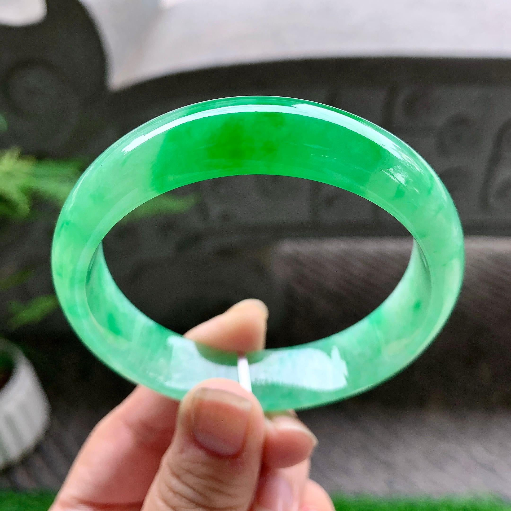 糯冰种飘阳绿宽版轮胎手镯（60.6mm）（yc254104）