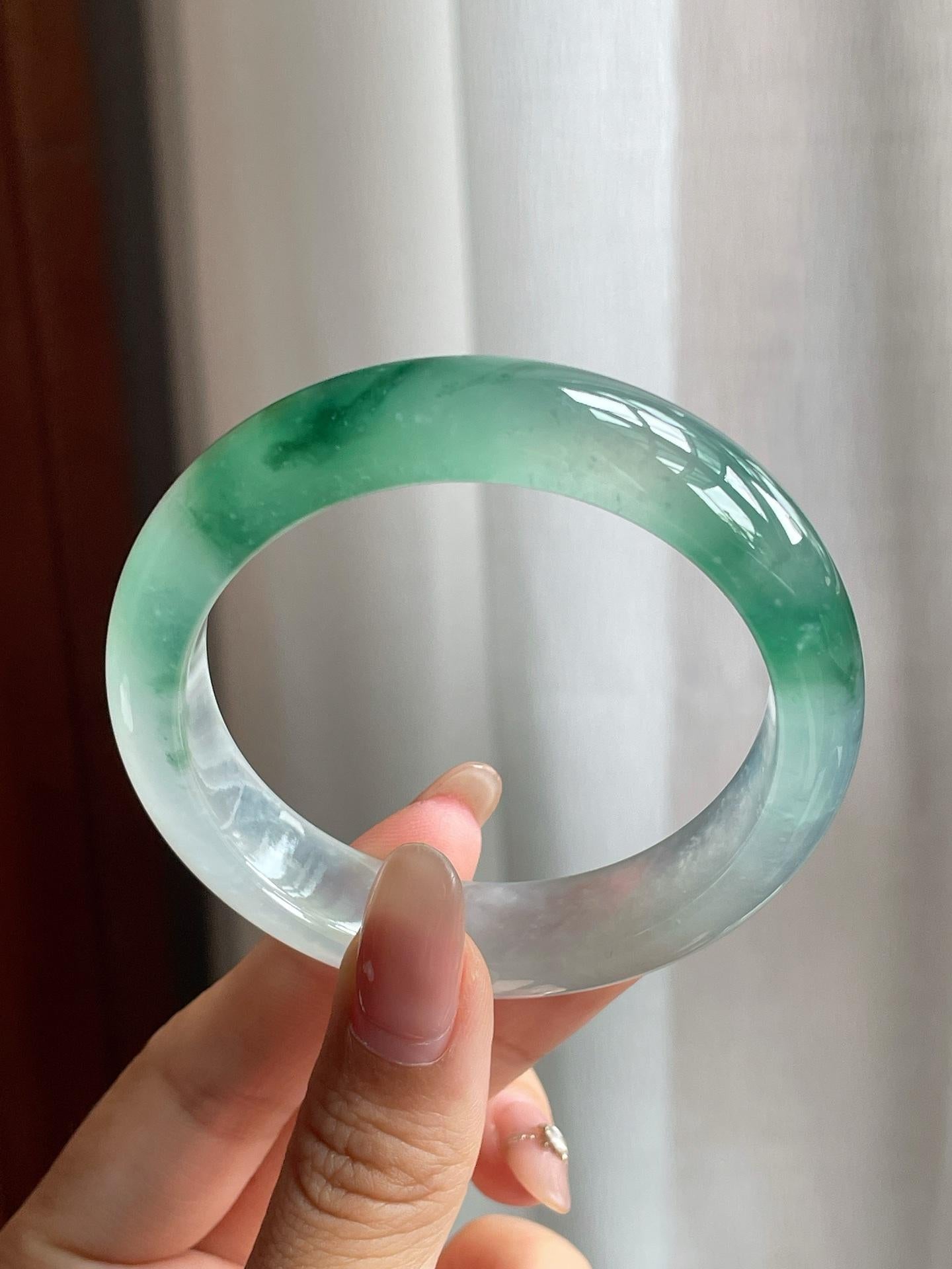 冰玻种飘绿花翡翠平安镯（53mm）（yc196022）
