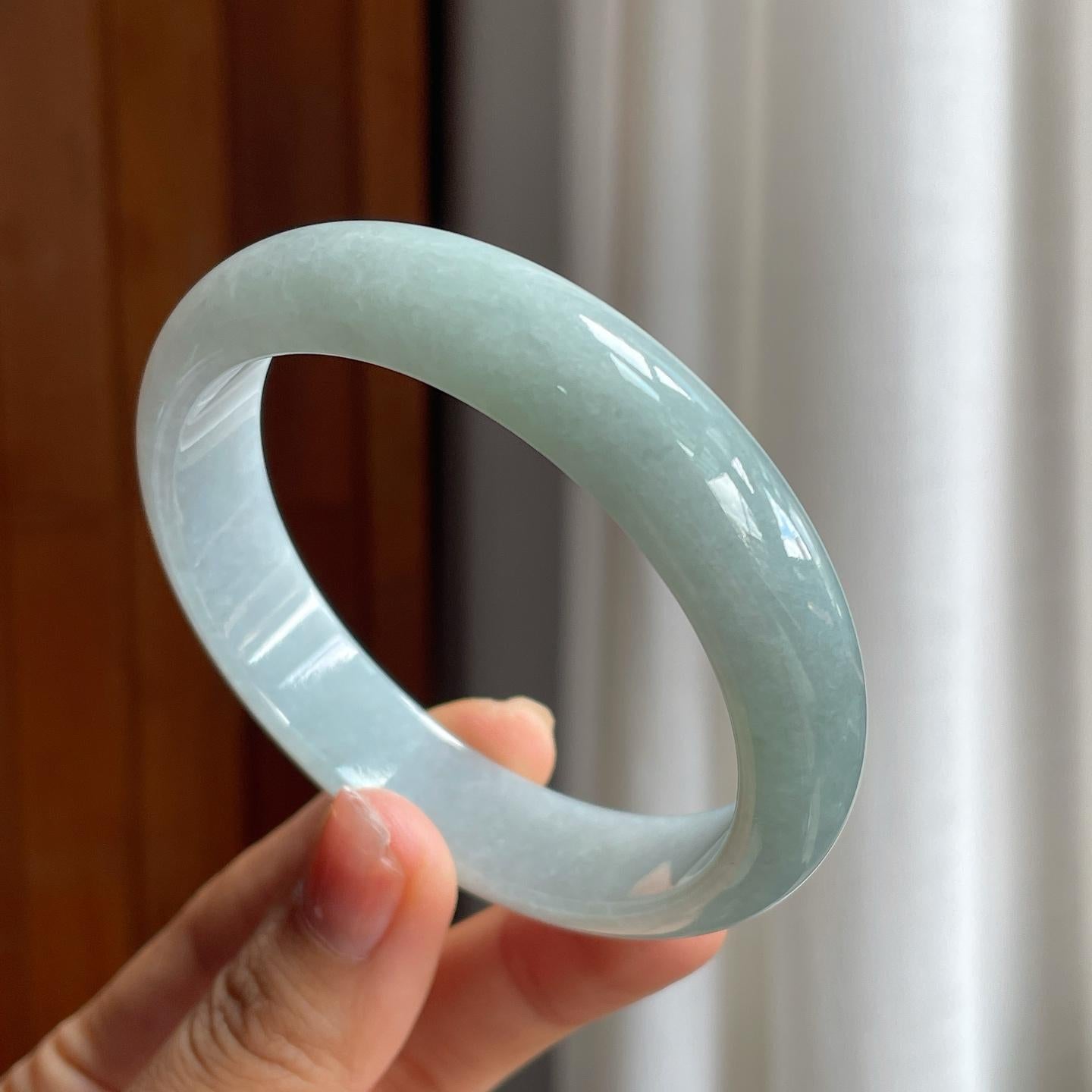 糯冰淡底色翡翠平安镯（58.6mm）（yc216053）