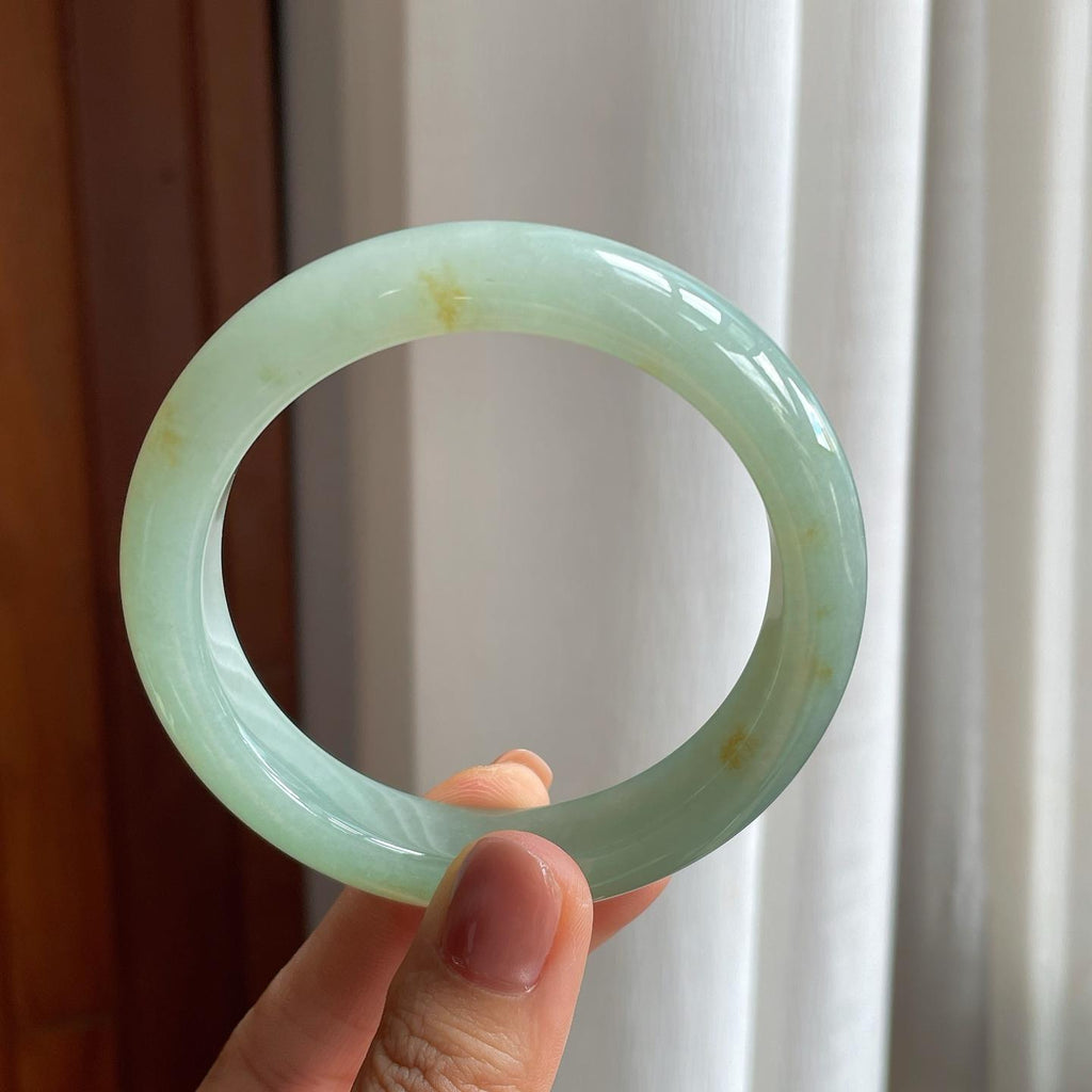 糯冰晴绿底飘黄翡翠平安镯（59mm）（yc277392）