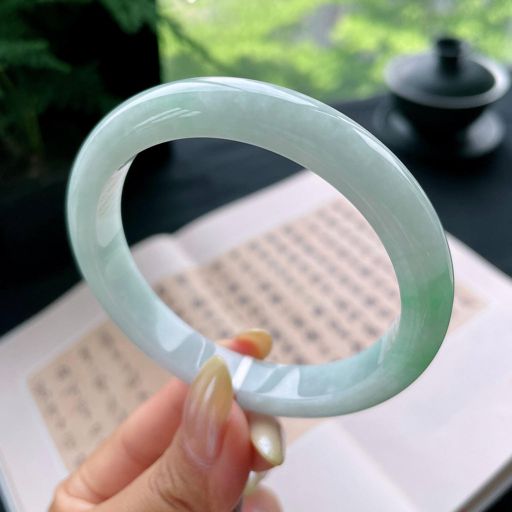 大圈口 细糯种飘绿正圈平安镯60.3圈 天然缅甸A货翡翠（yc473054）