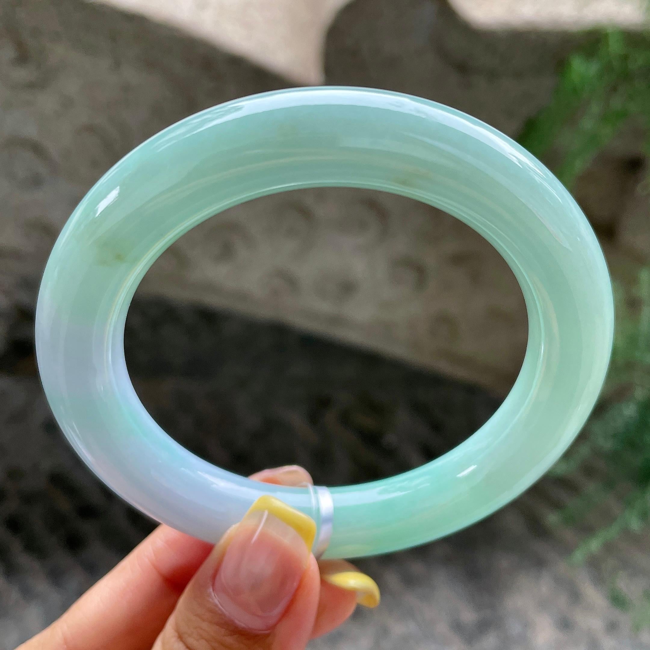 大圈口     细糯种春彩圆条手镯58.2圈      天然缅甸A货翡翠（yc392738）