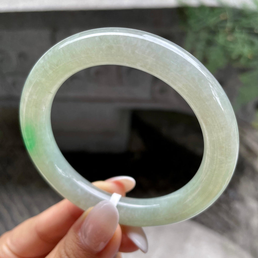 细糯种晴底飘绿花圆条手镯55圈           天然缅甸A货翡翠（yc407874）