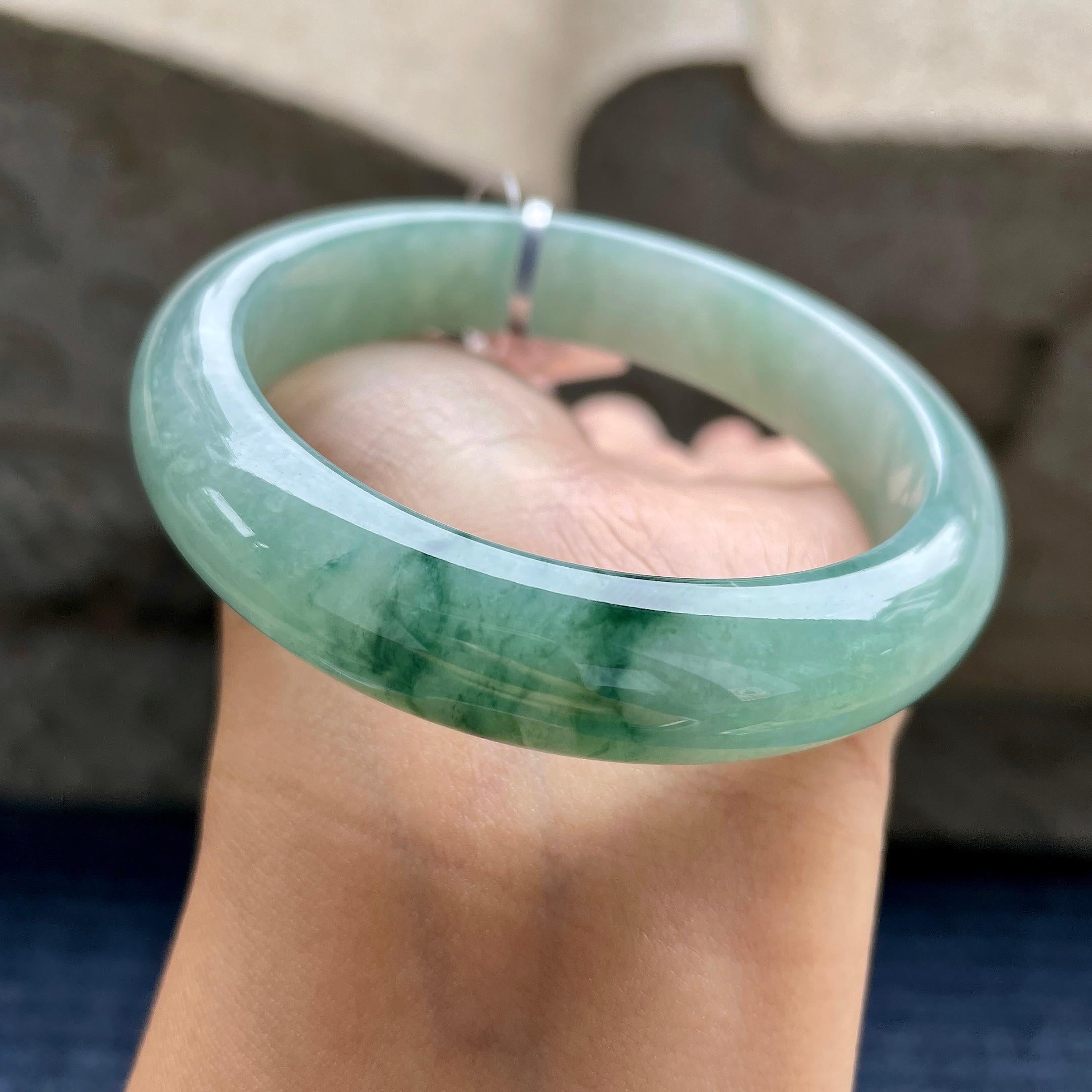 糯冰种飘蓝花正圈平安镯56mm  天然缅甸A货翡翠（yc345817）