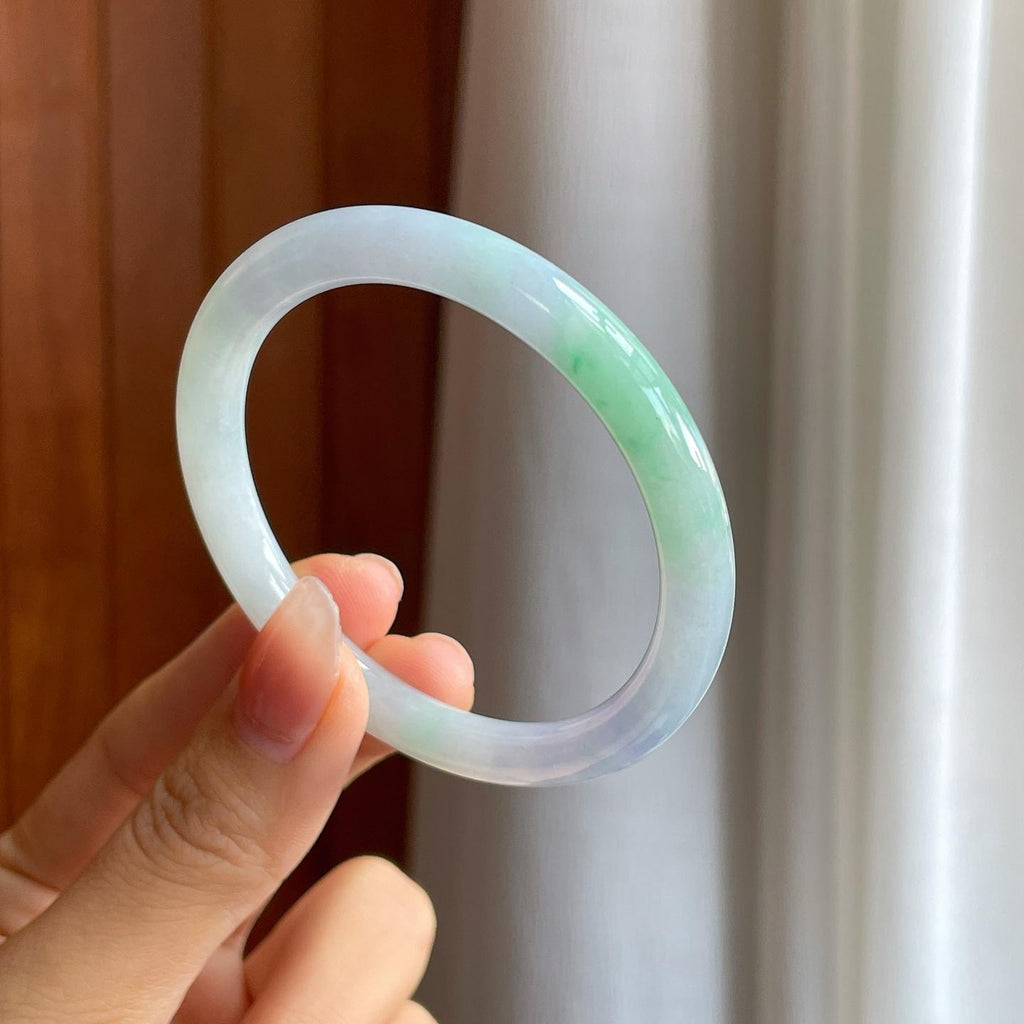 糯冰春带彩翡翠圆条手镯（53.5mm）（yc318676）