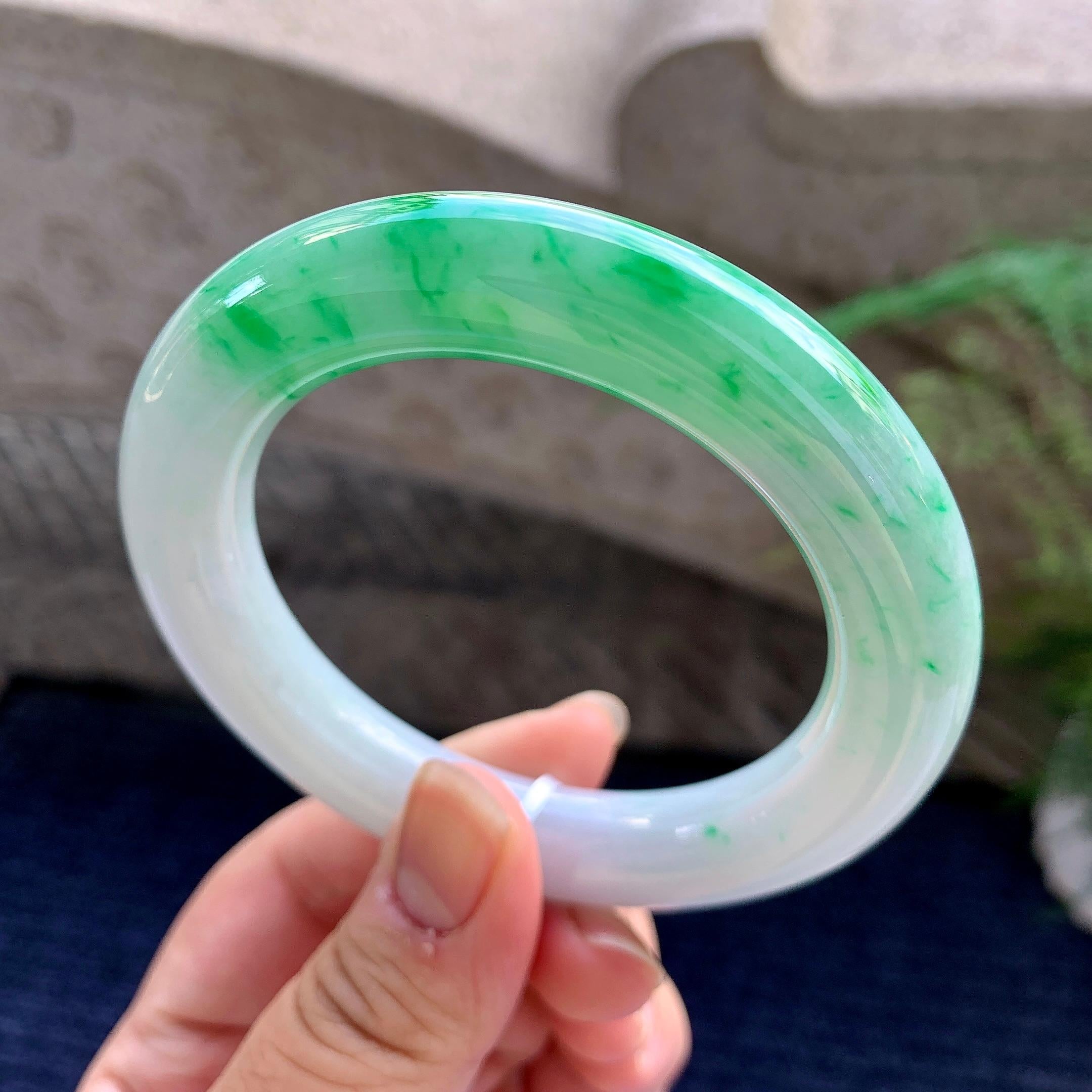 细糯种飘绿圆条手镯（56.8mm）（yc223253）