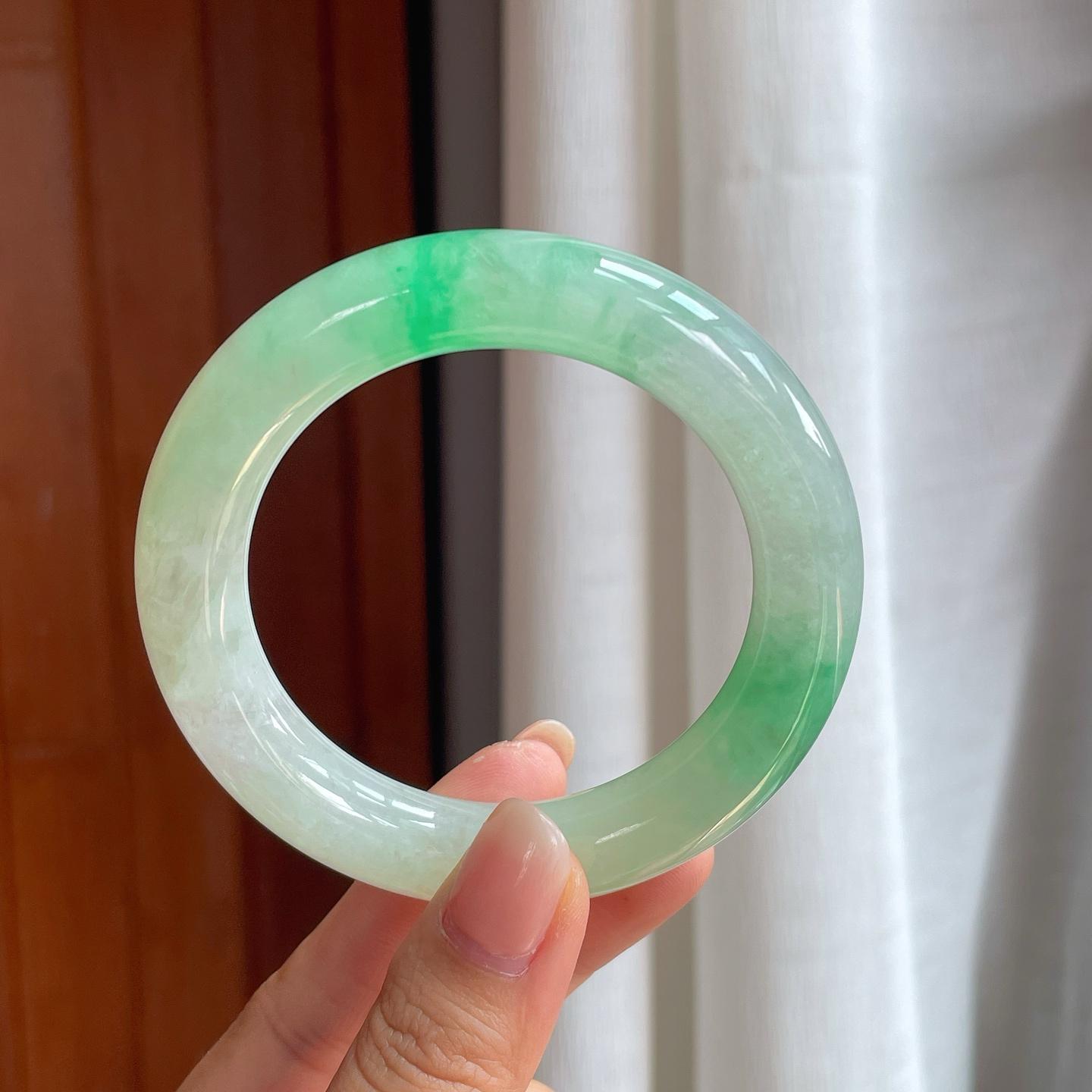 糯冰带色圆条翡翠手镯（56.3mm）（yc414703）