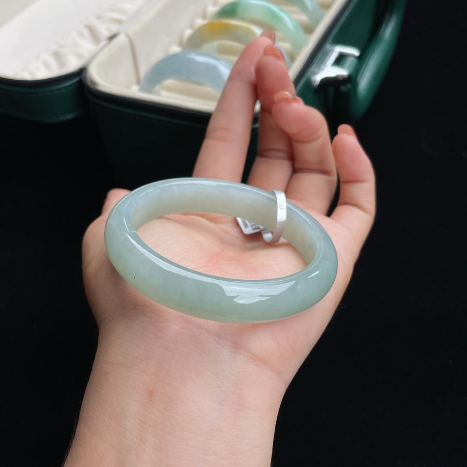 糯冰蓝晴底翡翠手镯（56mm）（yc017028）