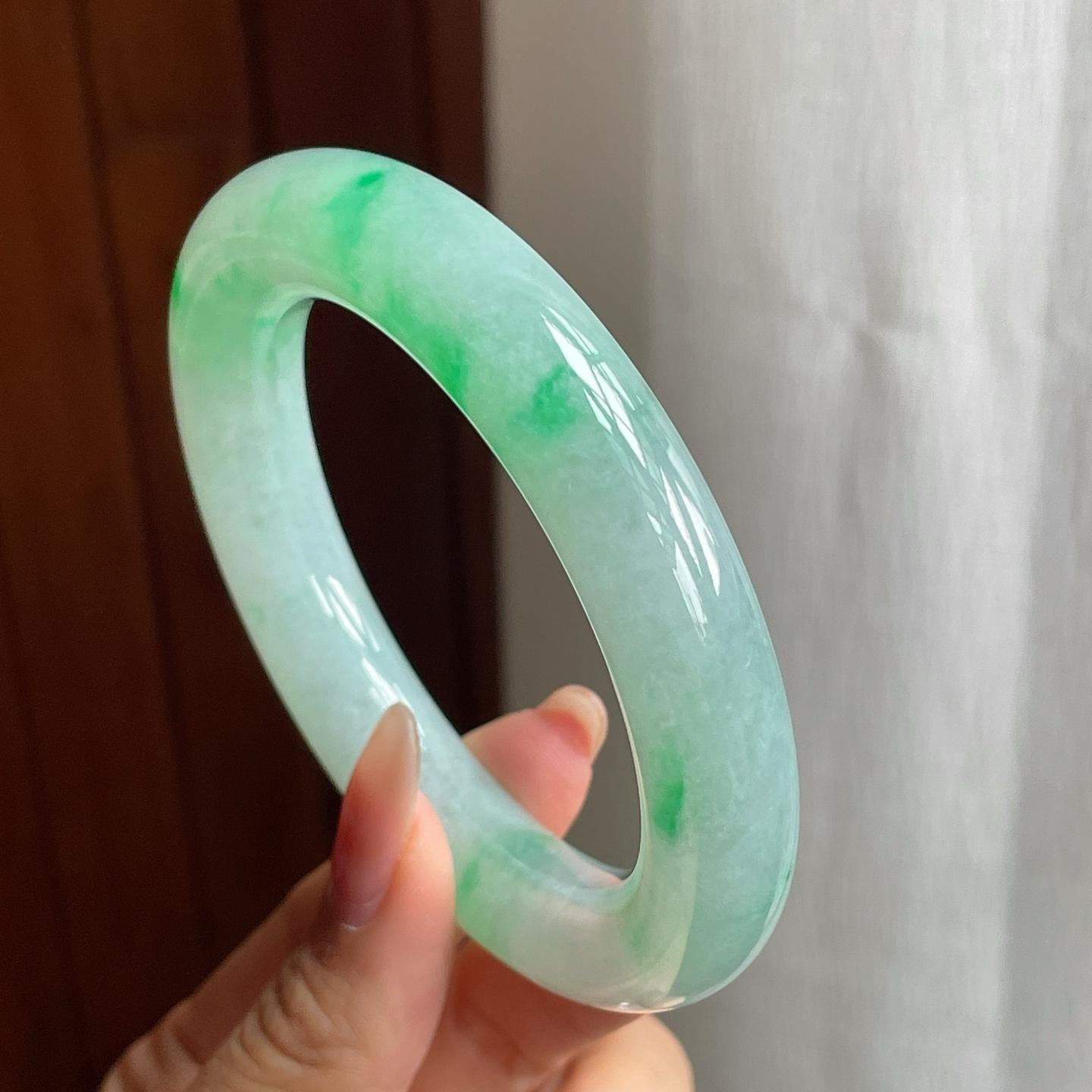 糯冰种飘绿花翡翠胖圆条手镯（56mm）（yc196575）