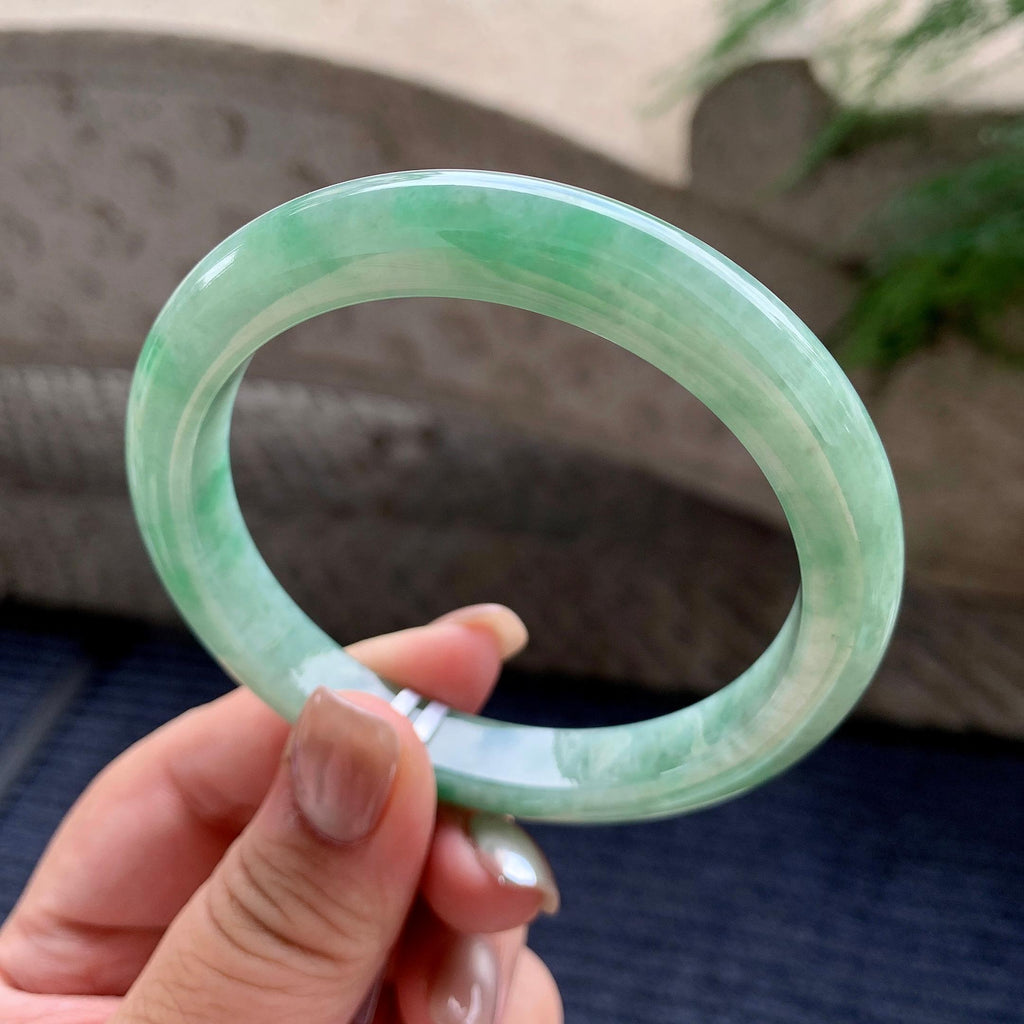 大圈口  细糯种晴底飘绿花正圈平安镯  60.3圈口  天然缅甸A货翡翠（yc421277）