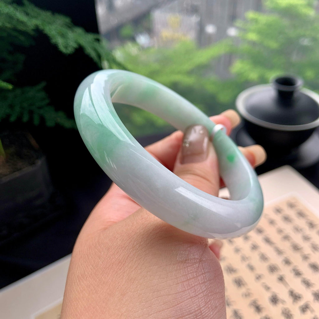 大圈口 细糯种晴底飘绿正圈平安镯 60圈口 天然缅甸A货翡翠（yc473056）