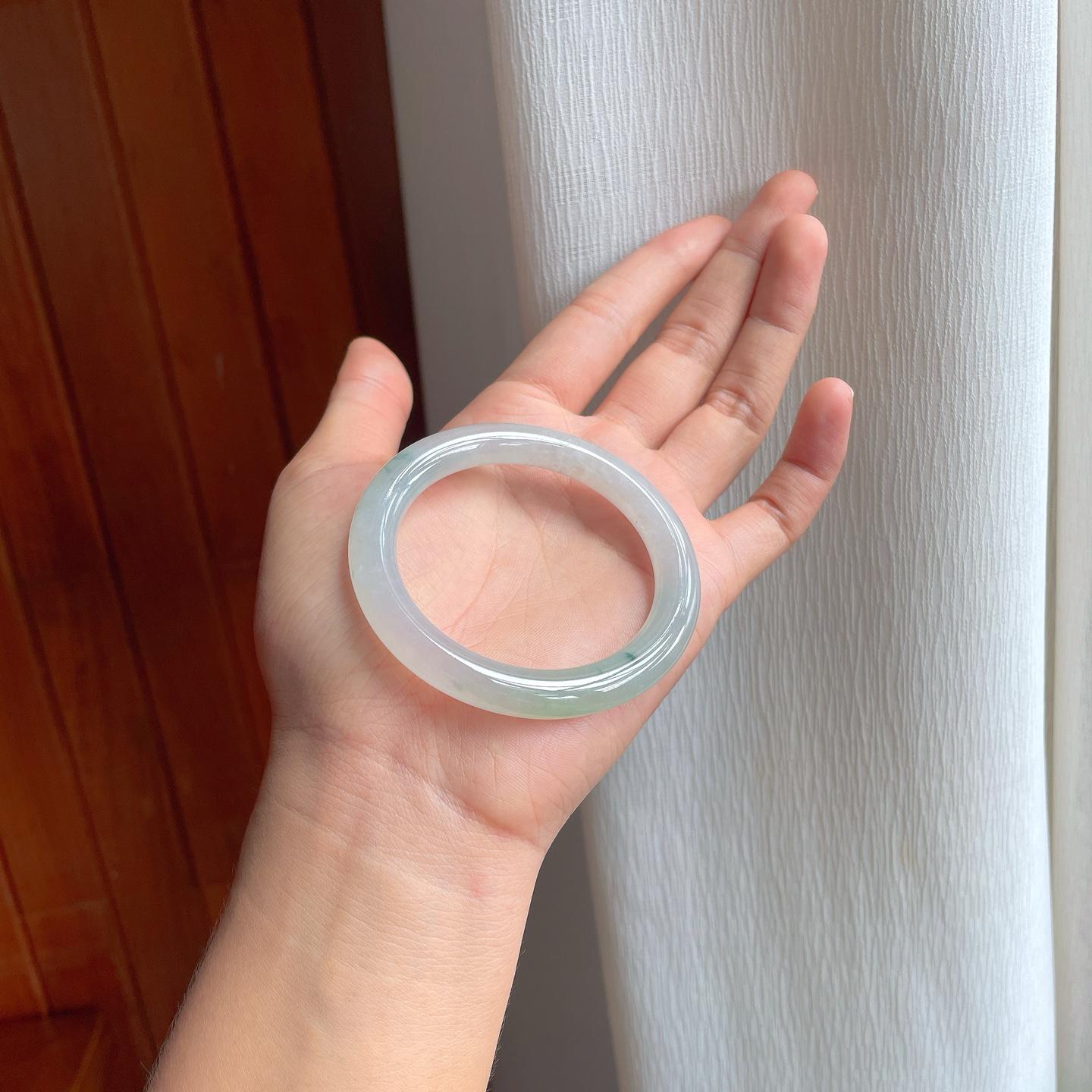 冰种飘花翡翠圆条手镯（50.5mm）（yc254044）