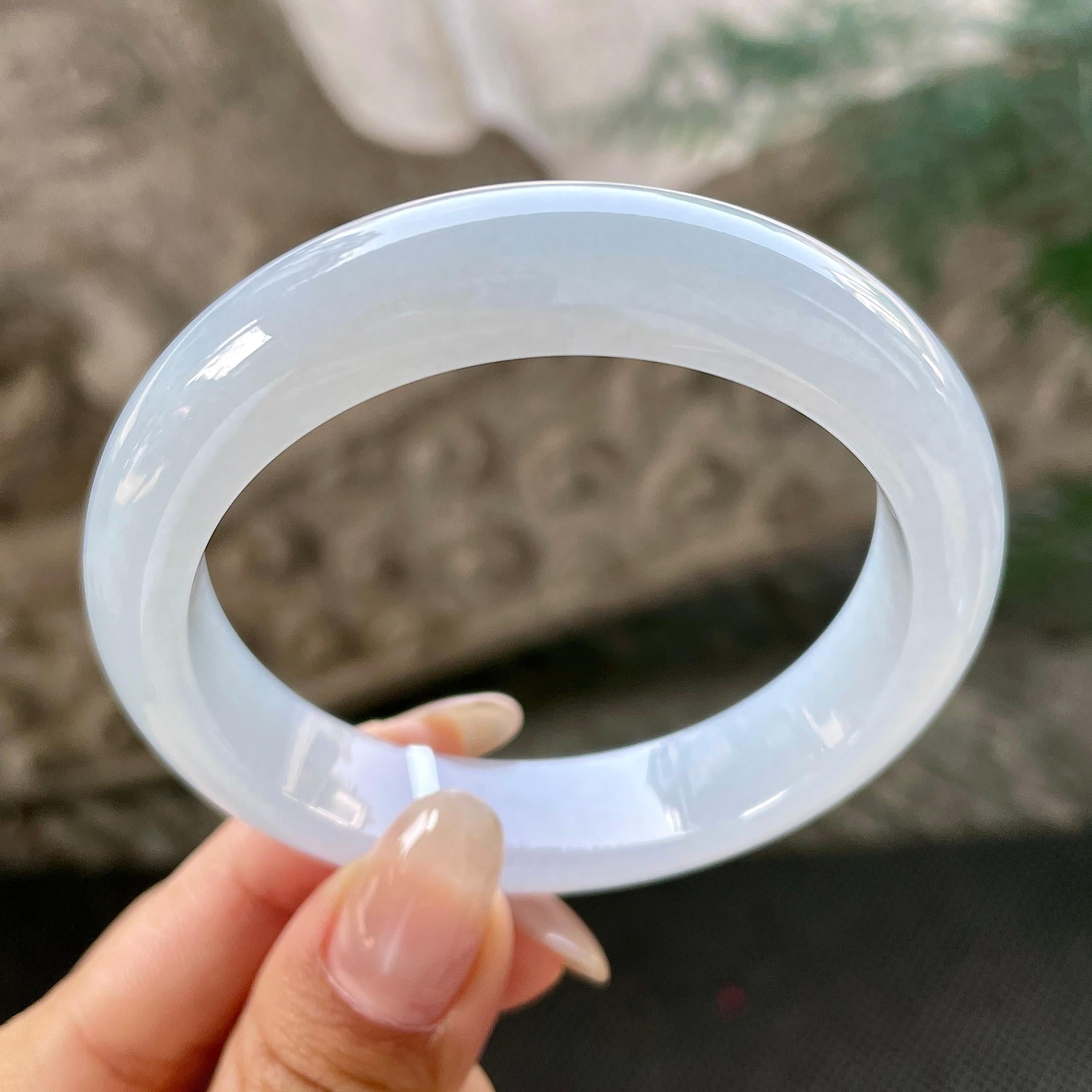 细糯种带底色正圈平安镯55.9圈    天然缅甸A货翡翠（yc348209）