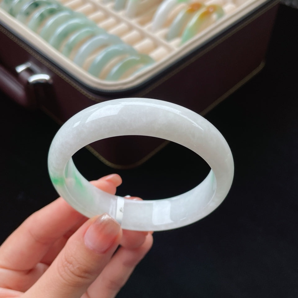 细糯白底青翡翠手镯（57.8mm）（yc017176）