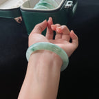 糯冰飘花正圈翡翠手镯（57.8mm）（yc019479）