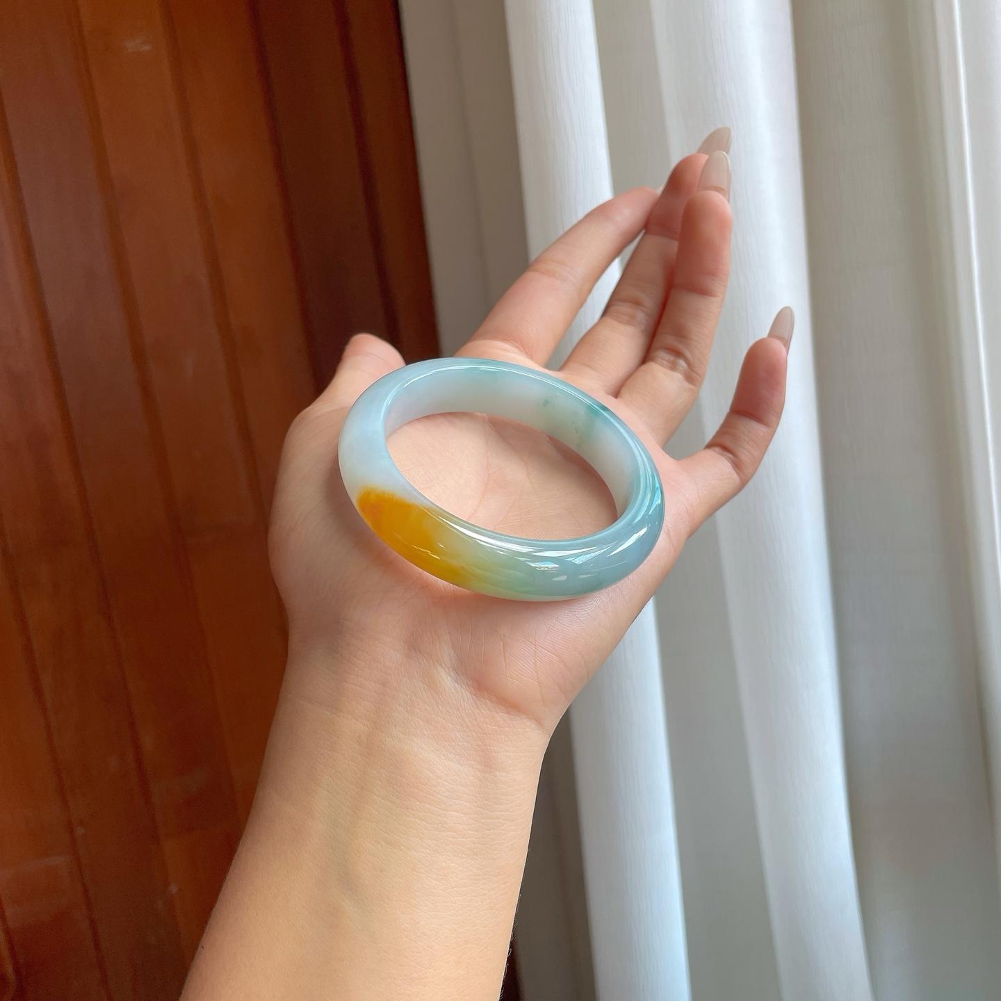 糯冰飘花带黄翡翡翠平安镯（52mm）（yc274580）