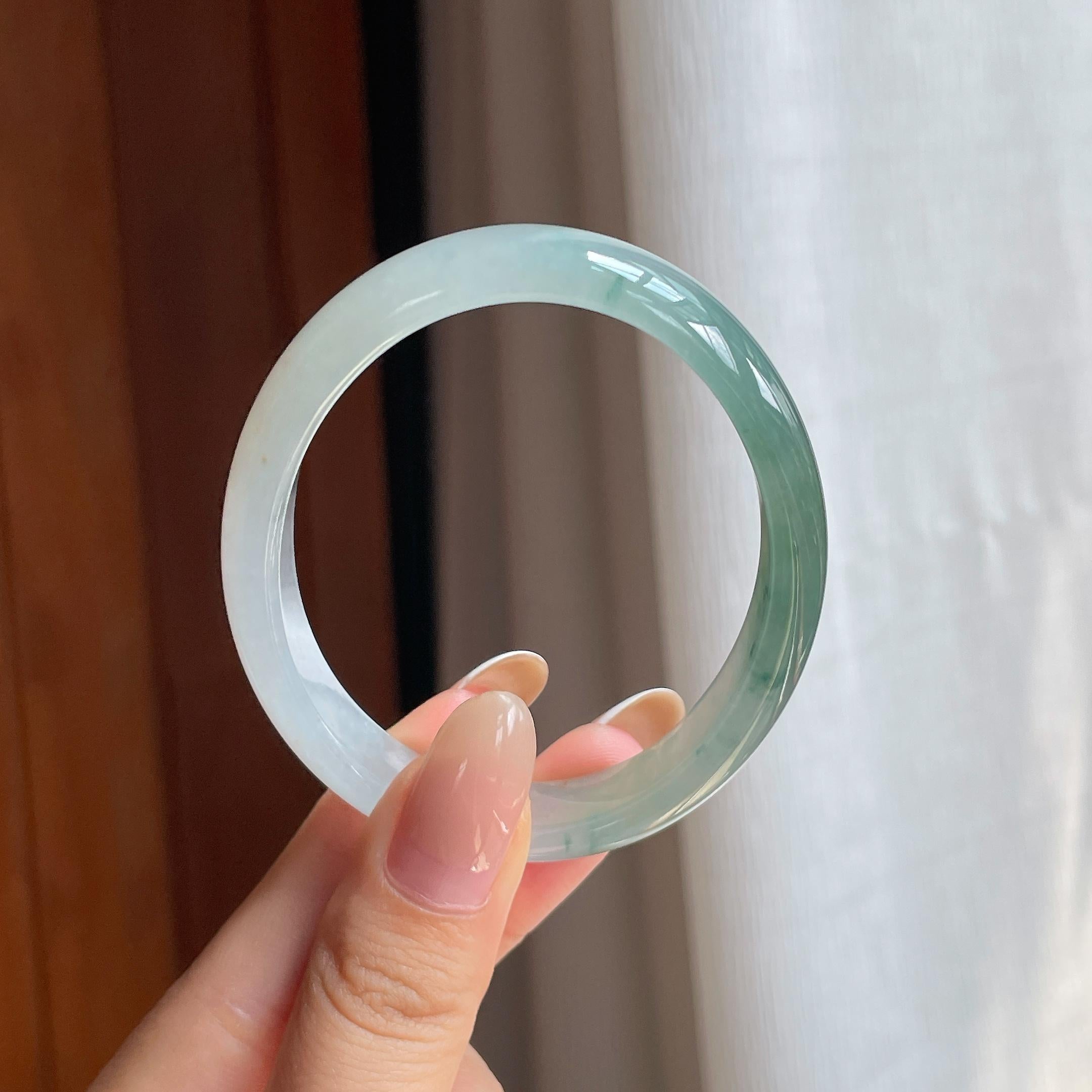 糯冰带色翡翠贵妃镯（56.6mm)（yc411303）