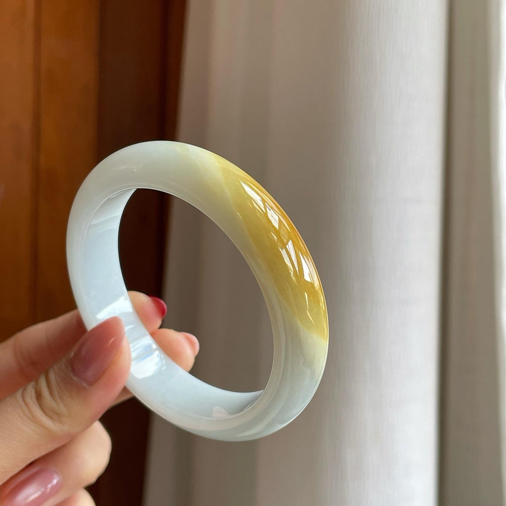 糯冰带黄翡翡翠平安镯（56.1mm）（yc302142）