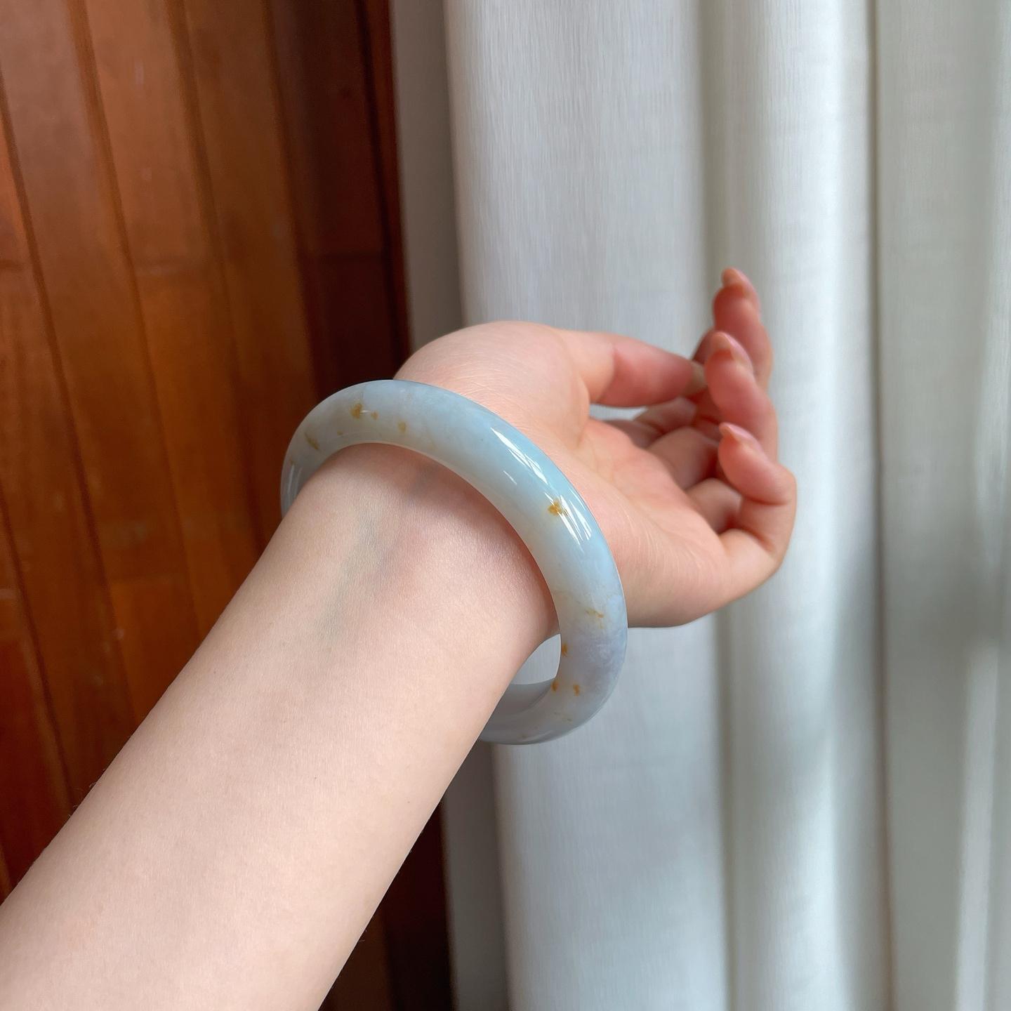 糯冰淡底色洒金翡翠平安镯（57mm)（yc360250）