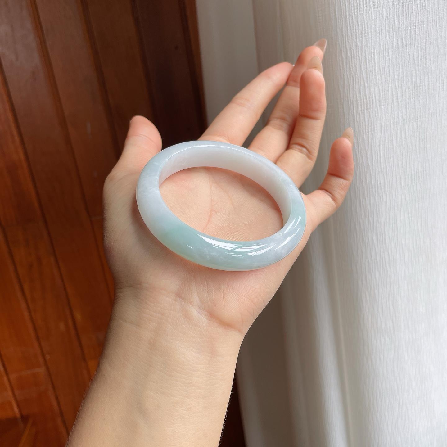 糯种带色翡翠平安镯（56.2mm）（yc240462）