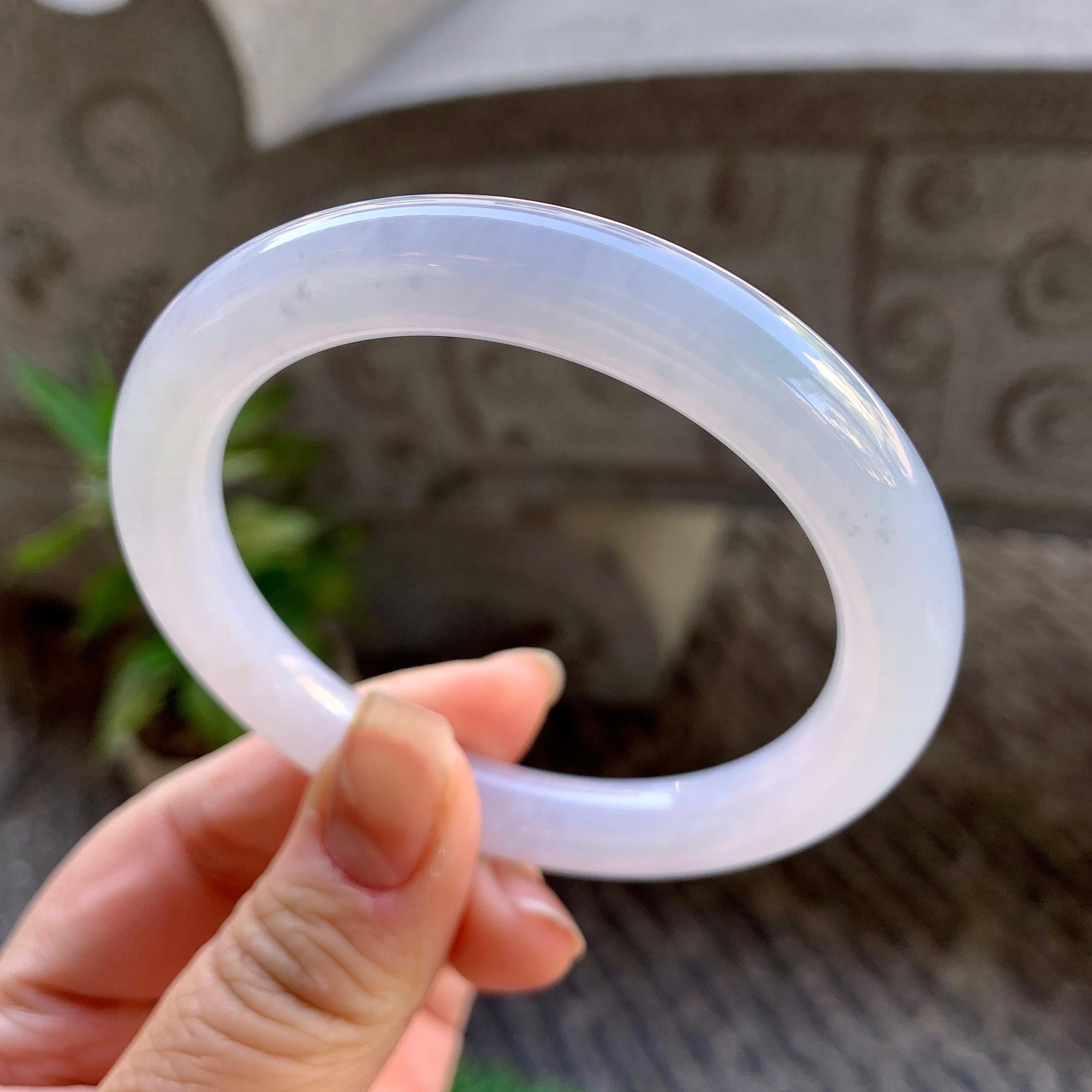 糯冰种淡紫罗兰圆条手镯（55.7mm）（yc307308）