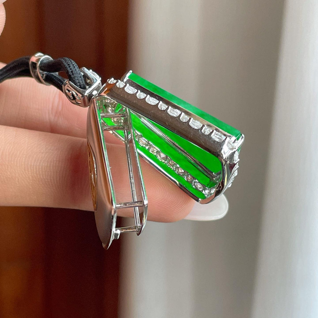 18k金镶糯冰种满绿翡翠无事牌（yc258422）