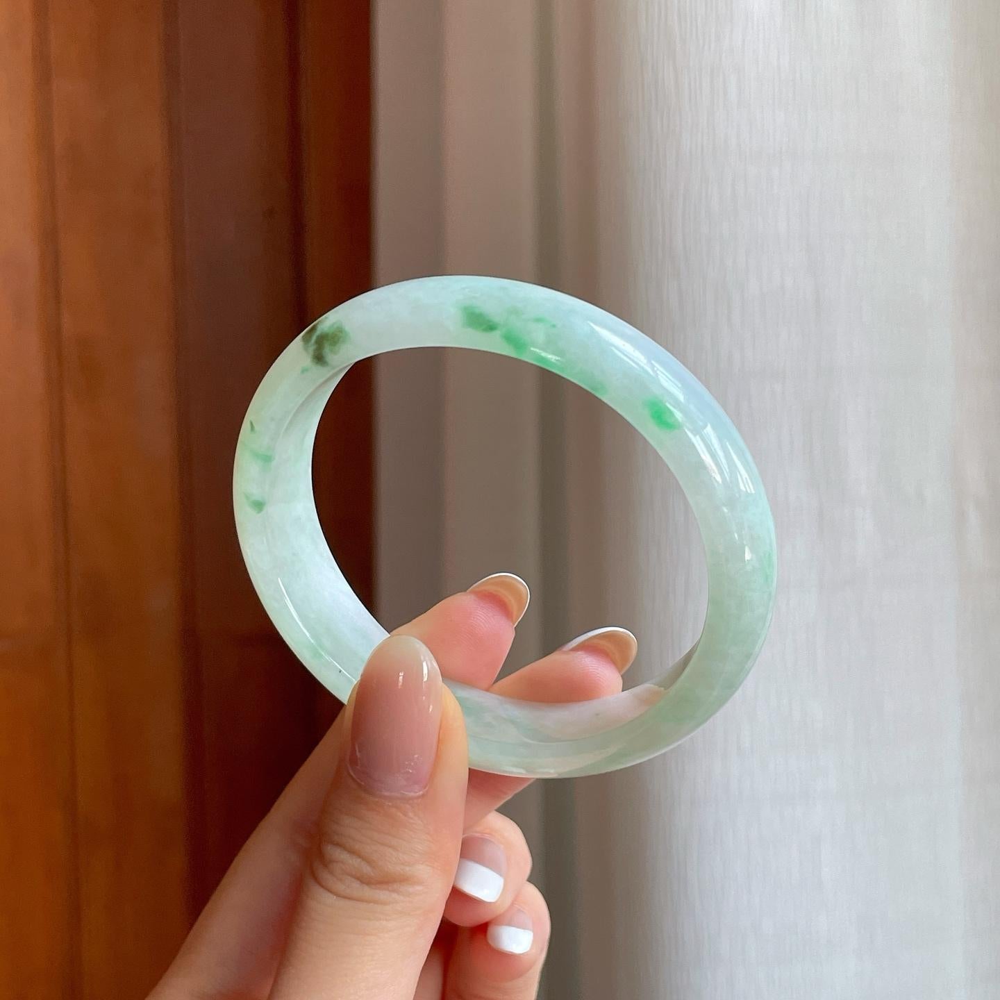糯冰飘花翡翠贵妃镯（56mm)（yc374701）