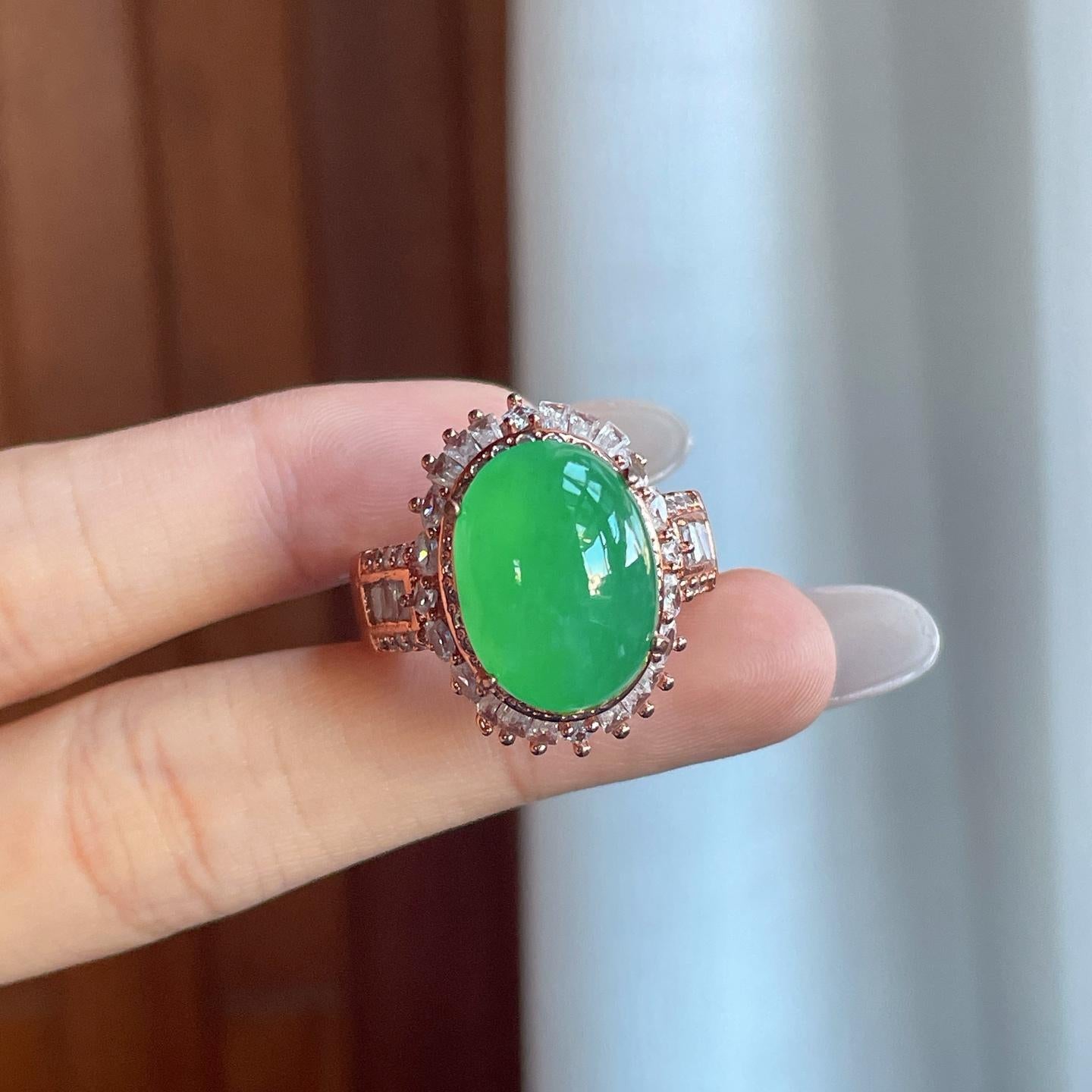 铜托糯冰晴绿底翡翠蛋面（yc265731）