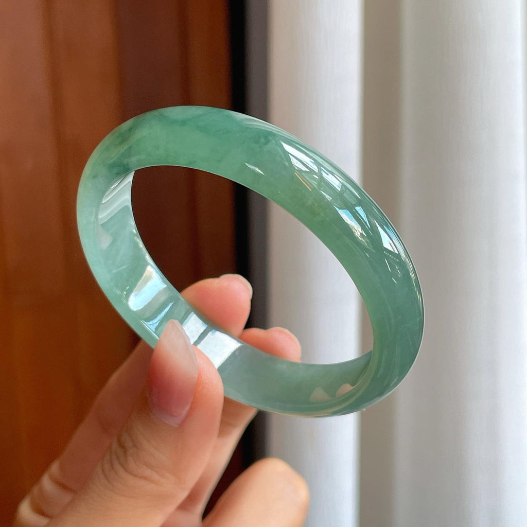 糯冰湖水绿飘花翡翠贵妃镯（54.8mm）（yc312892）